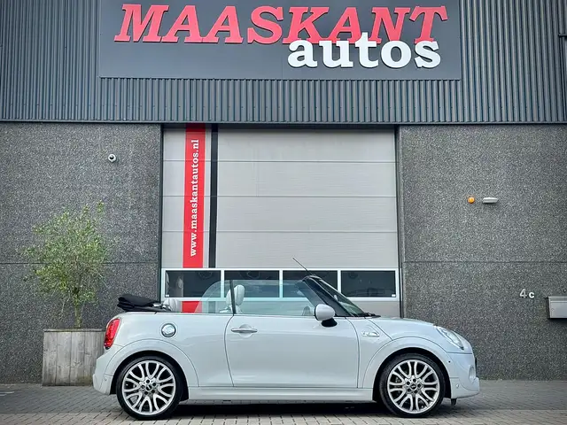 MINI Cooper S Cabrio Mini 2.0 / Chili / White silver / Adaptive cruise