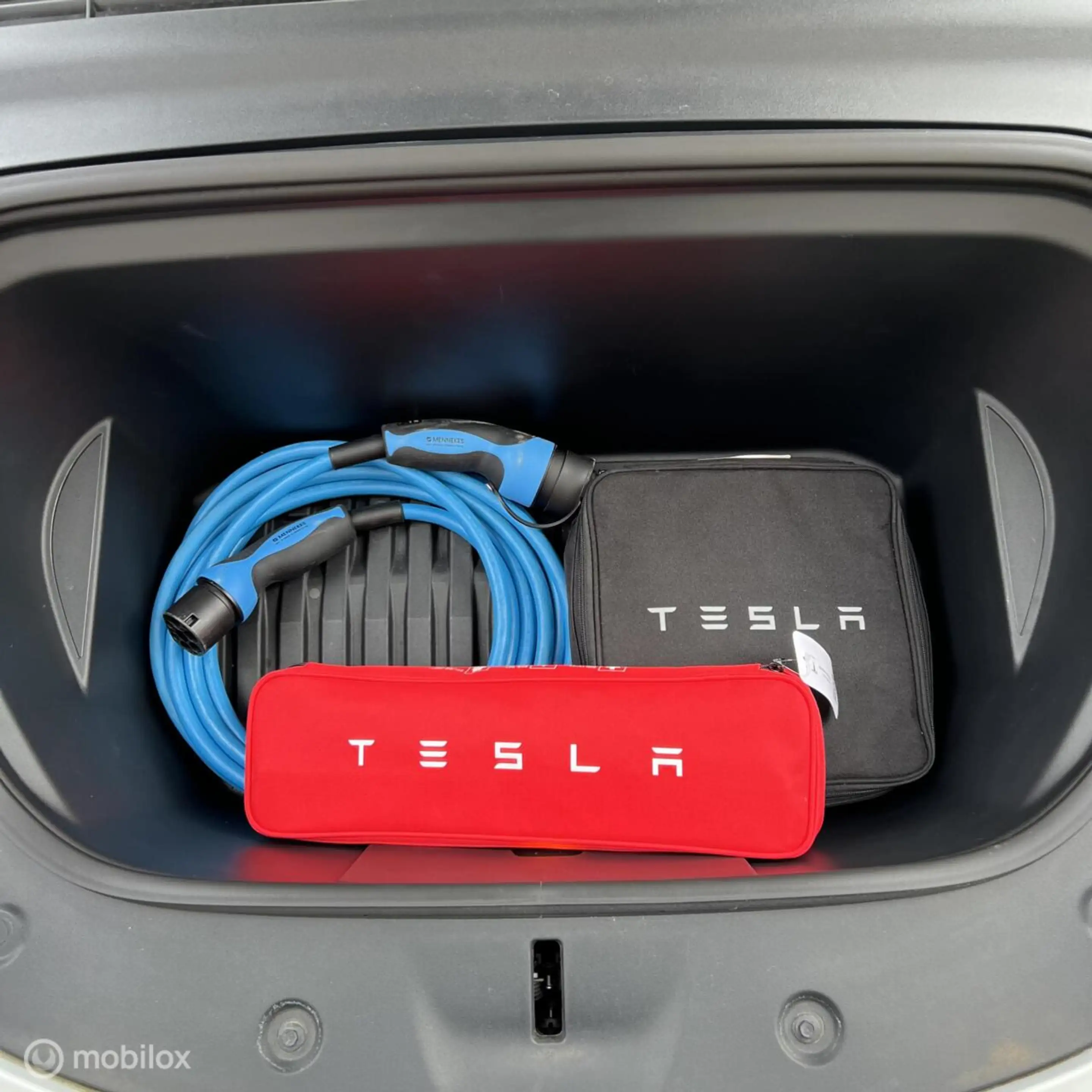 Tesla Model Y Performance + MMX PACK + EAP + TREKHAAK — photo 19