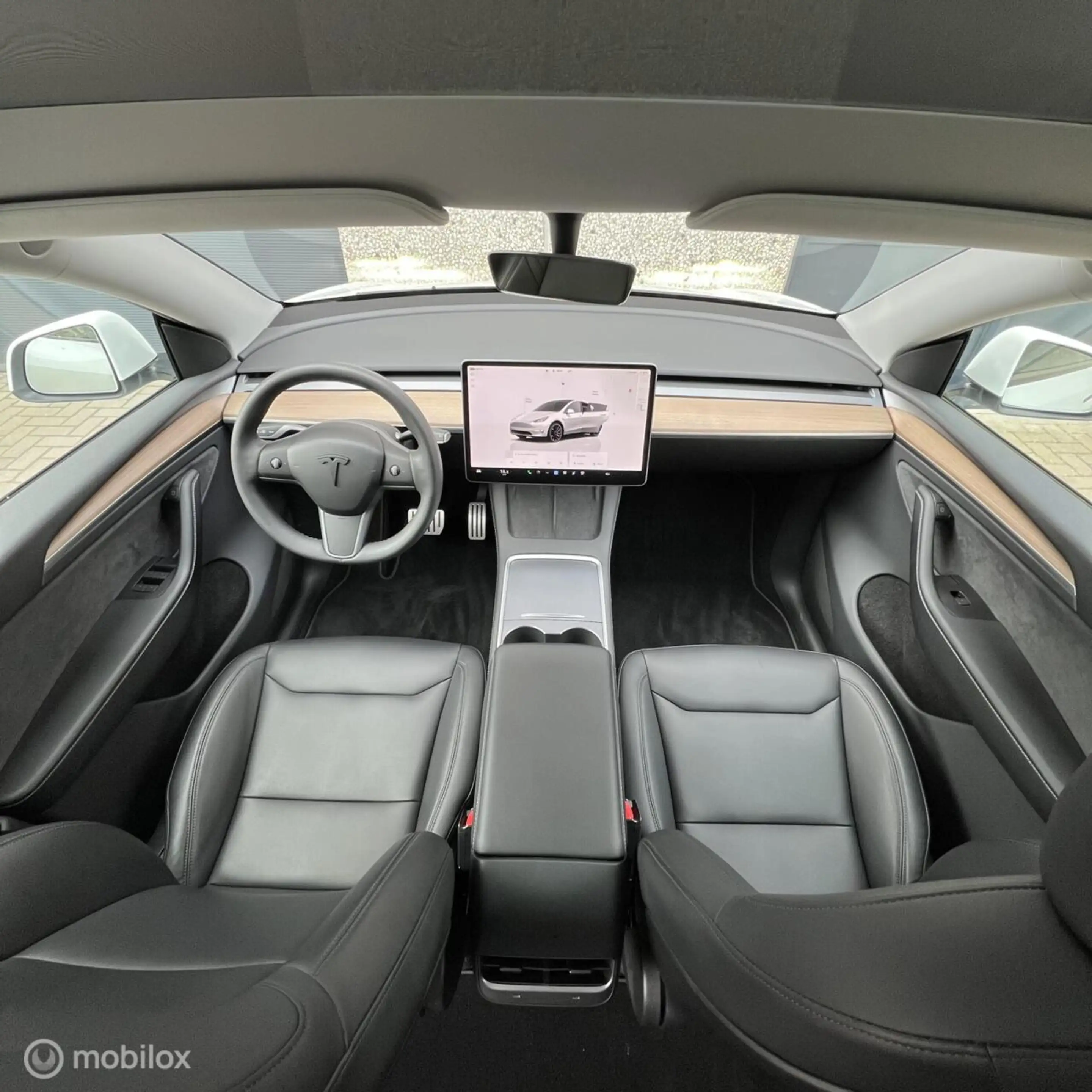 Tesla Model Y Performance + MMX PACK + EAP + TREKHAAK — photo 10