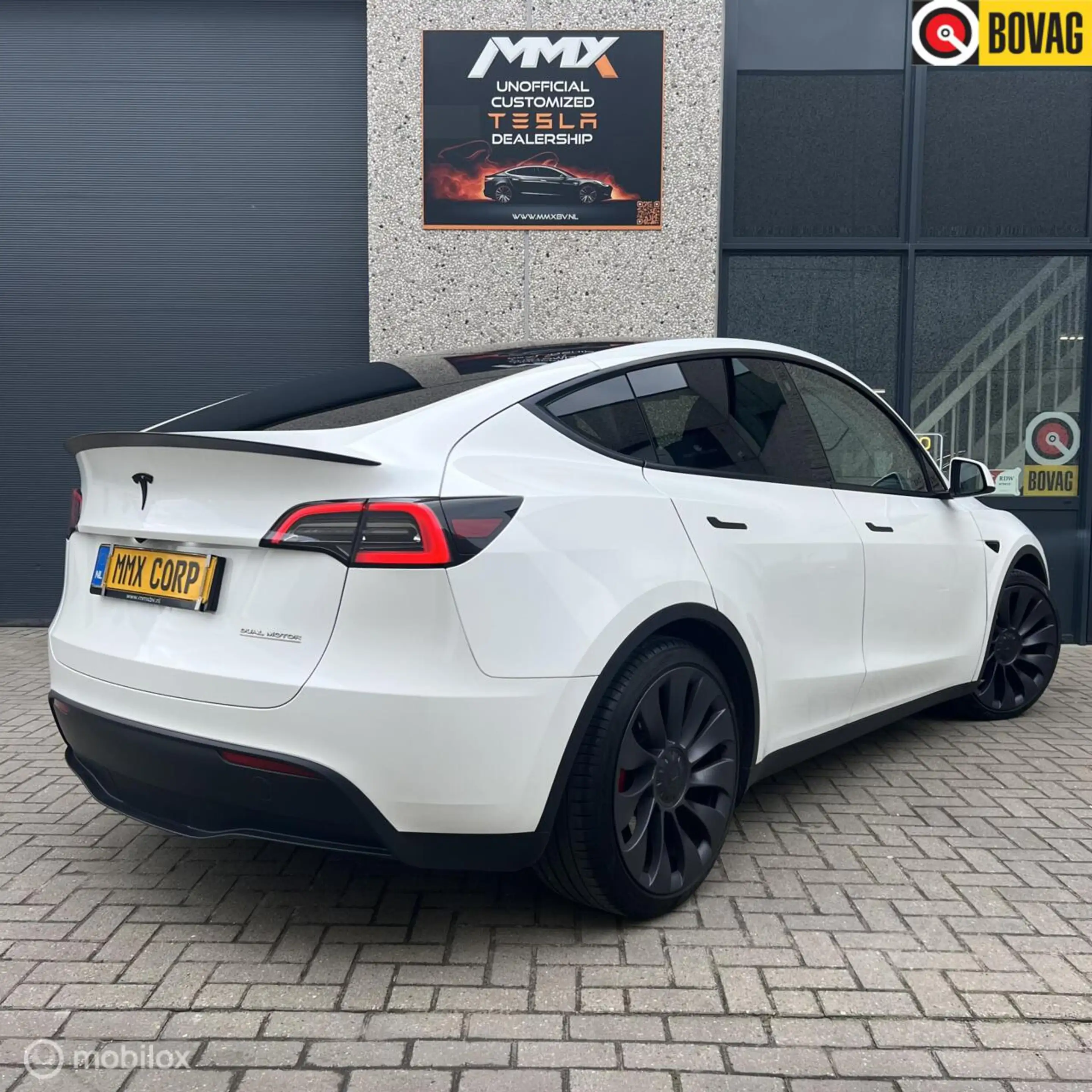 Tesla Model Y Performance + MMX PACK + EAP + TREKHAAK
