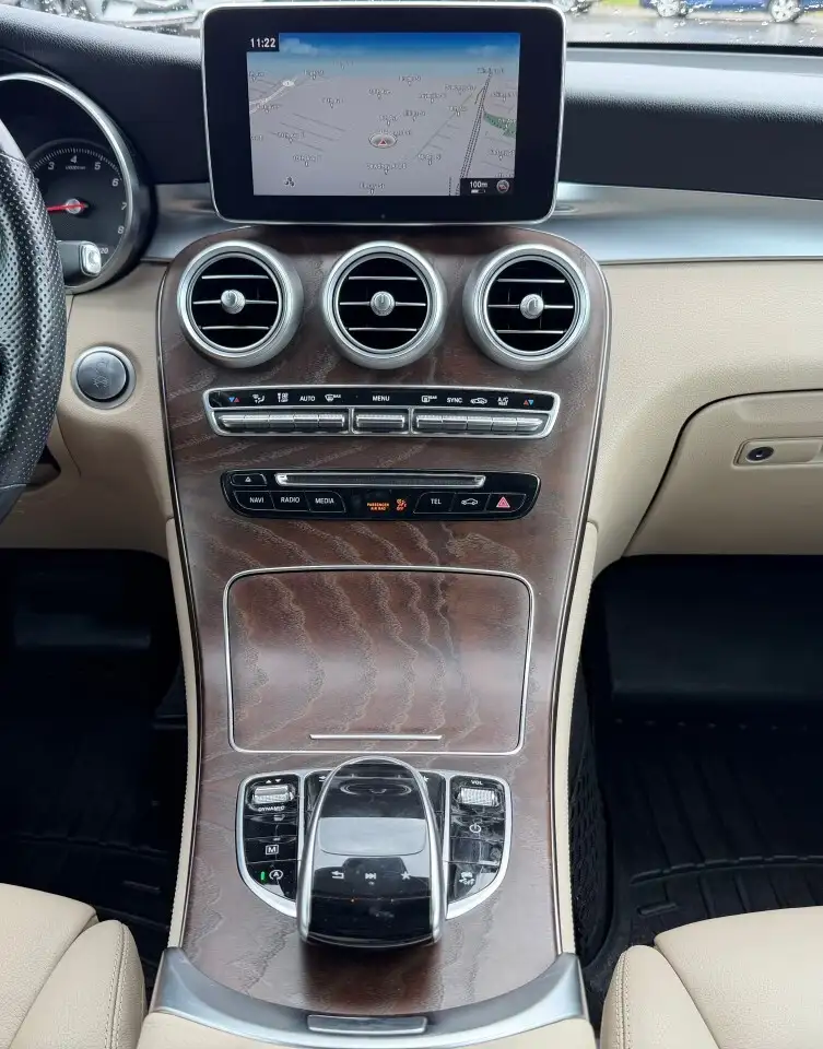 Mercedes-Benz GLC снимка Mercedes-Benz GLC