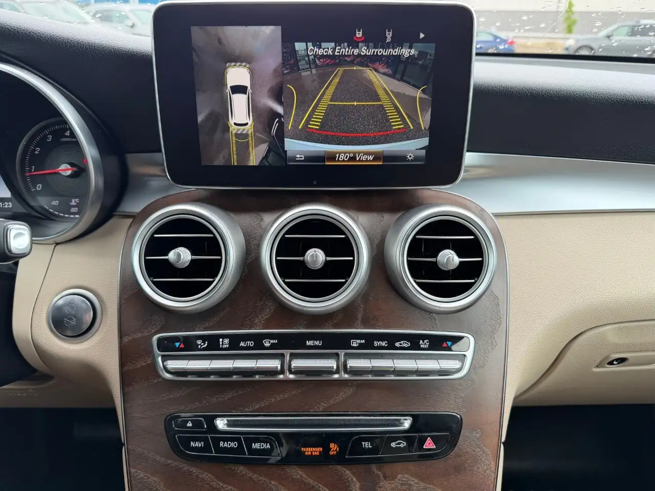 Mercedes-Benz GLC снимка Mercedes-Benz GLC