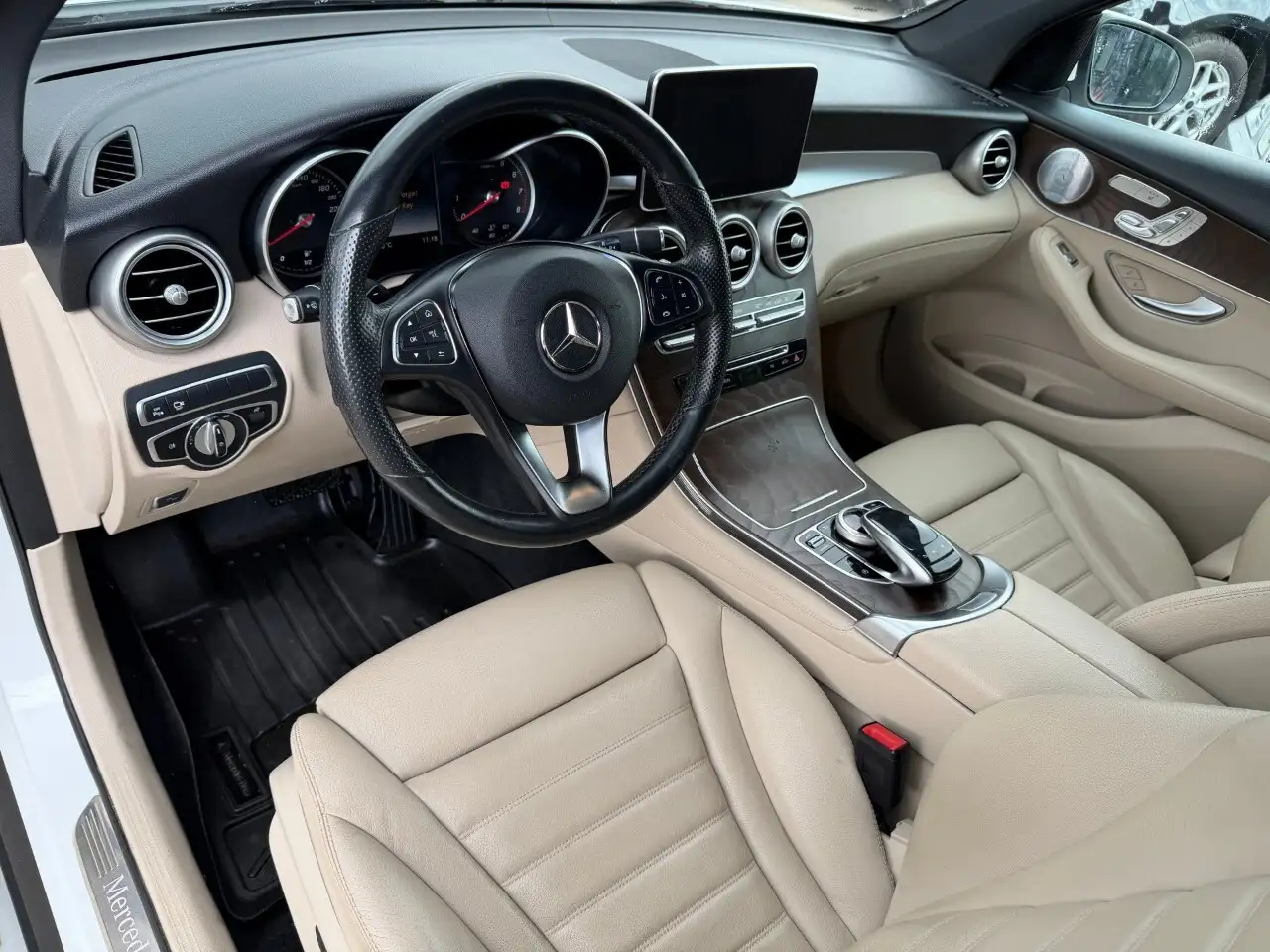 Mercedes-Benz GLC снимка Mercedes-Benz GLC
