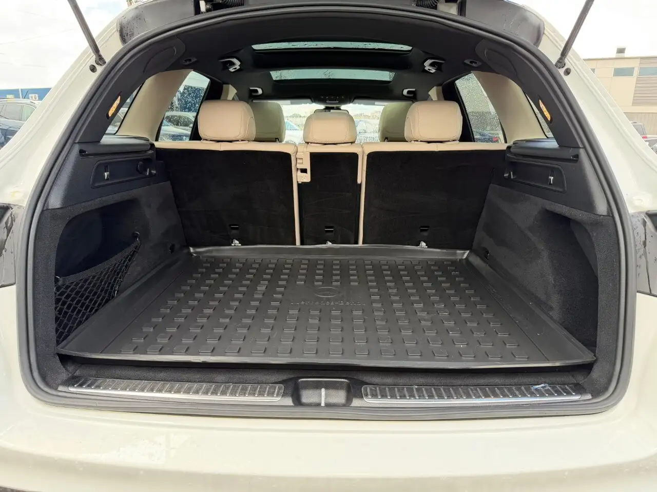 Mercedes-Benz GLC снимка Mercedes-Benz GLC