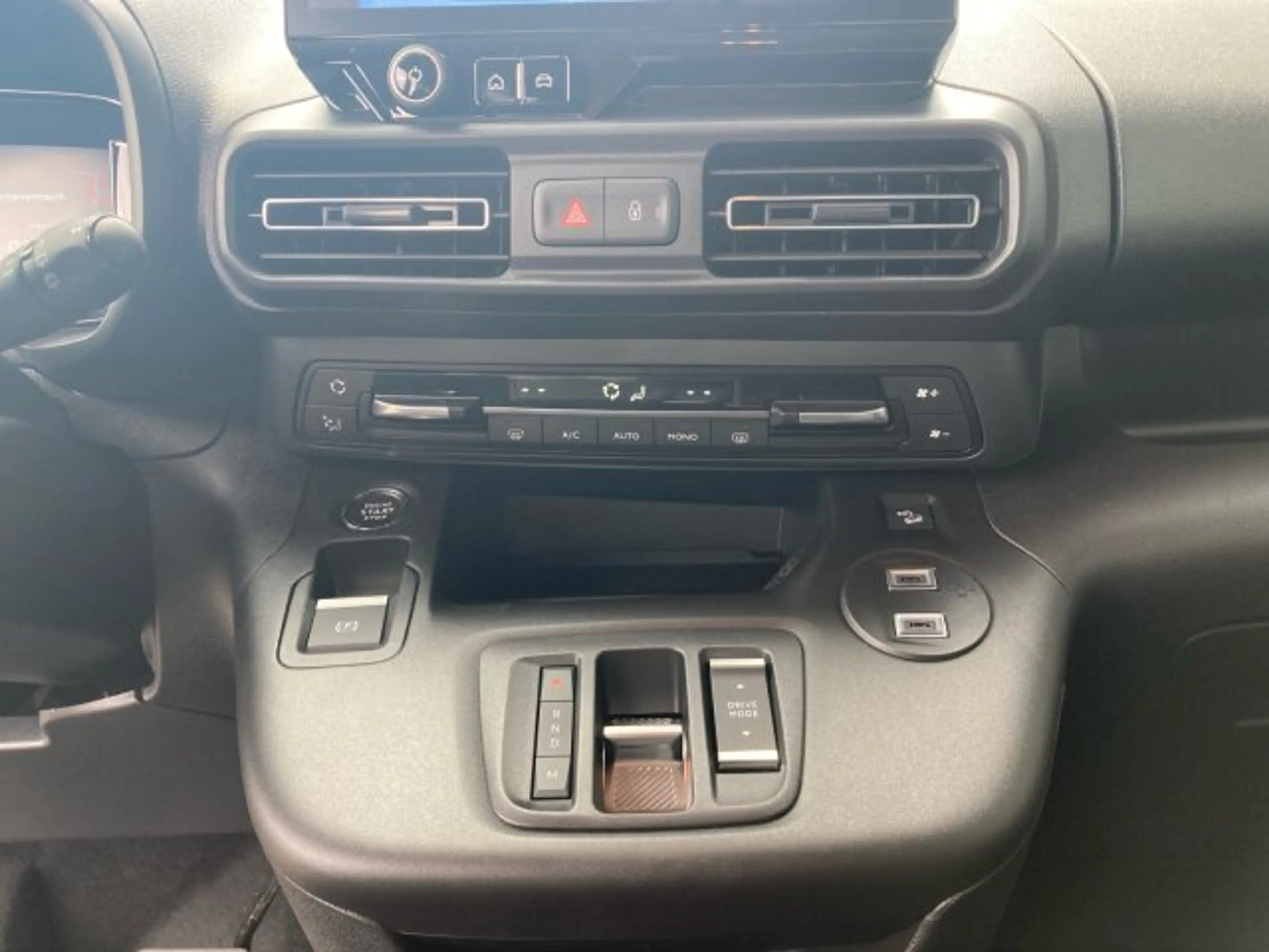 Citroen Berlingo Berlingo XL 130 MAX BAR +180°Kamera+NAV+ACC+SHZ+ — photo 13