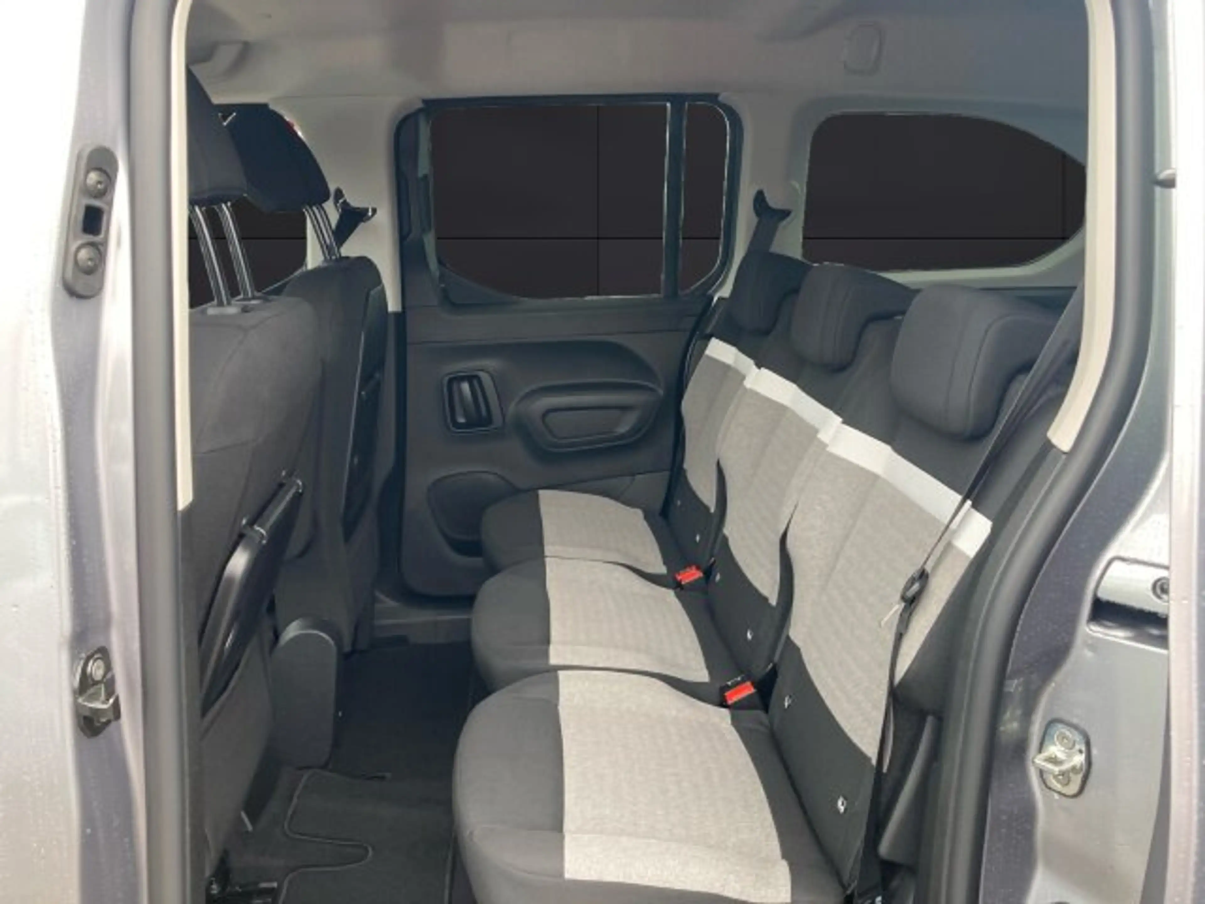 Citroen Berlingo Berlingo XL 130 MAX BAR +180°Kamera+NAV+ACC+SHZ+ — photo 9