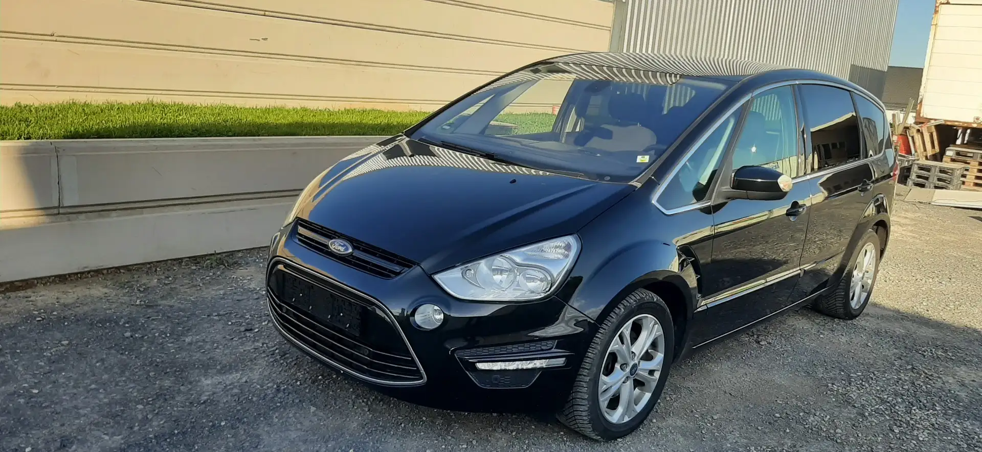 Ford S-Max Titanium, 7 Sitzer, Automatik, Navi, Klimaautomati - 1