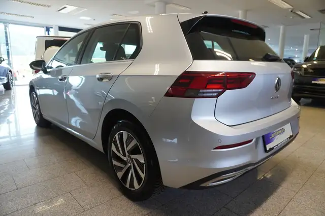 Volkswagen Golf view 4