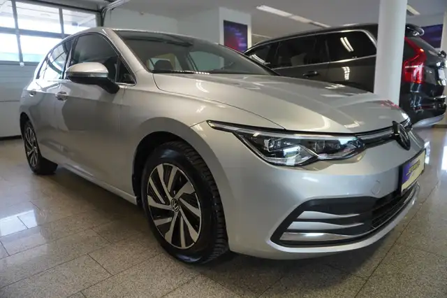 Volkswagen Golf view 3