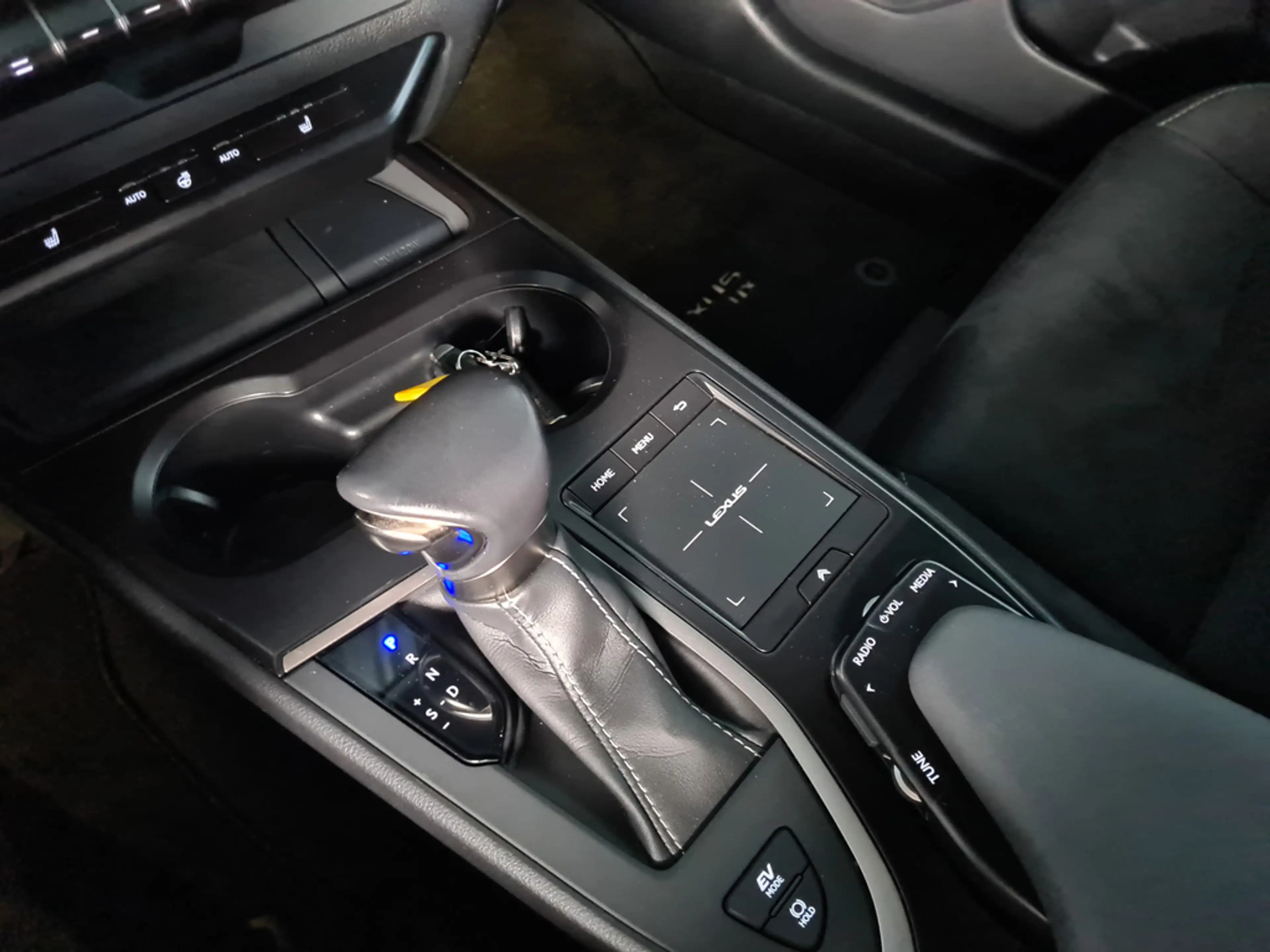 Lexus UX 250h 2.0 Style Edition Trekhaak/Stoel- & stuurverwarmin — photo 20
