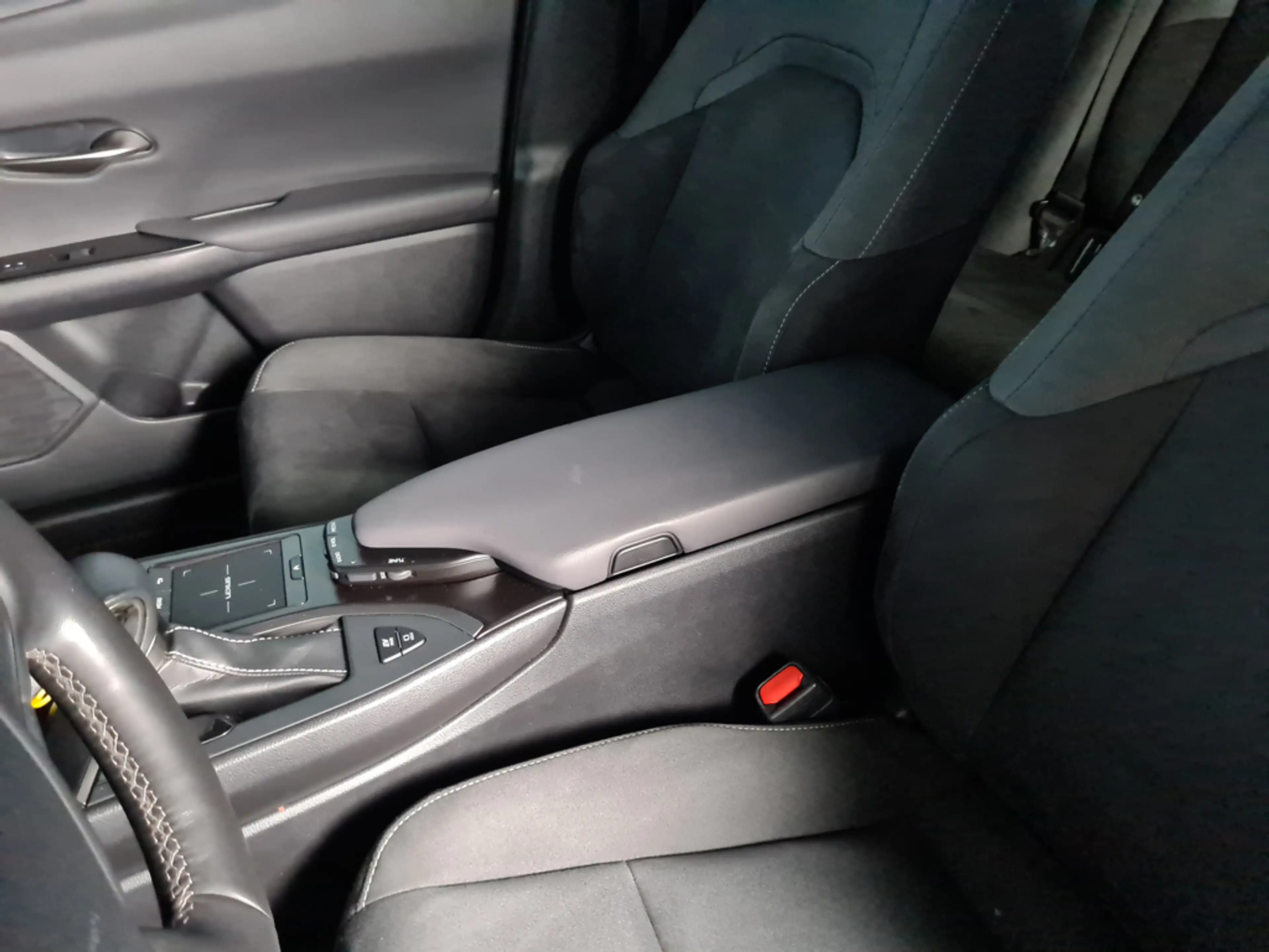Lexus UX 250h 2.0 Style Edition Trekhaak/Stoel- & stuurverwarmin — photo 46