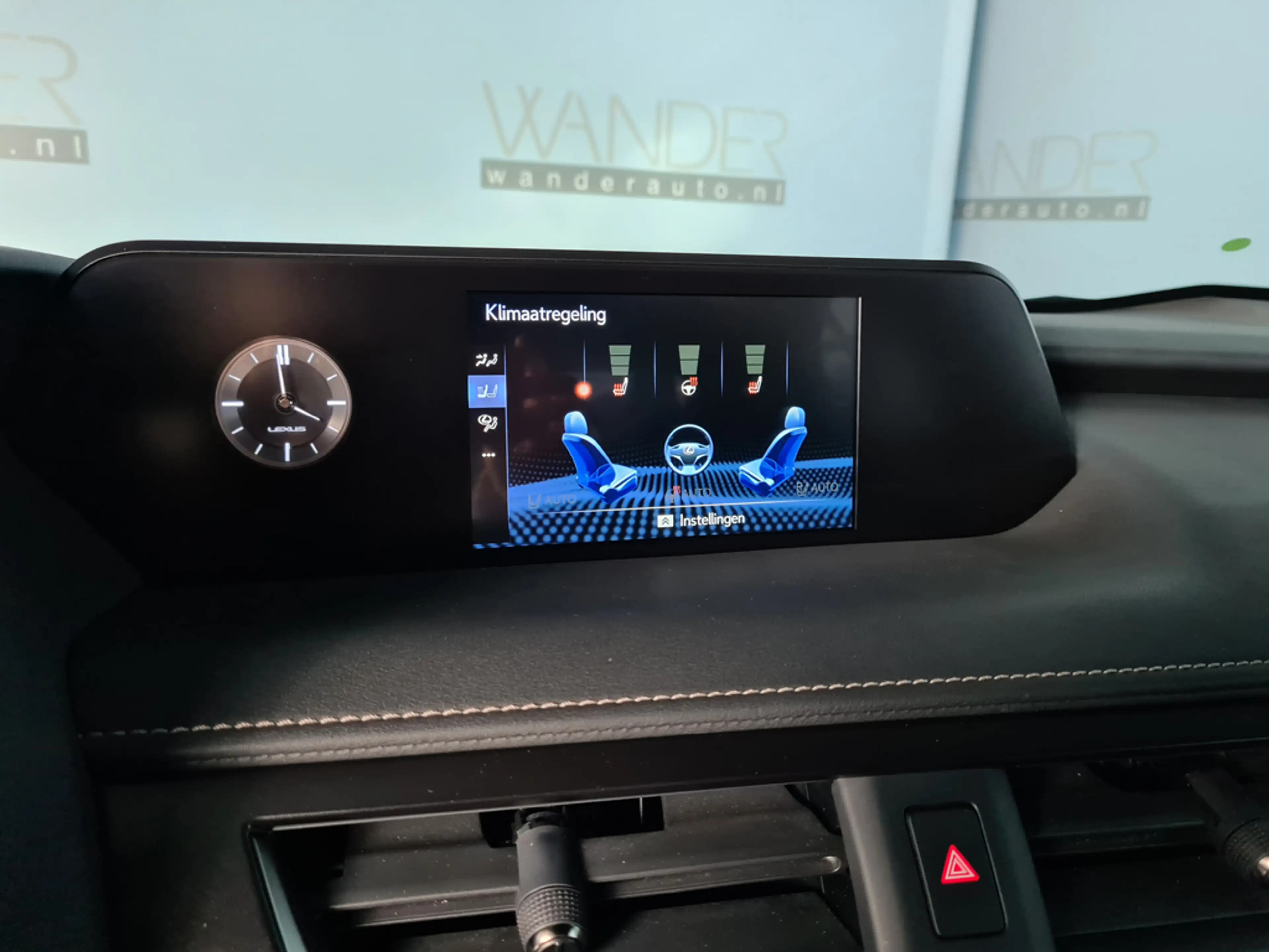 Lexus UX 250h 2.0 Style Edition Trekhaak/Stoel- & stuurverwarmin — photo 37