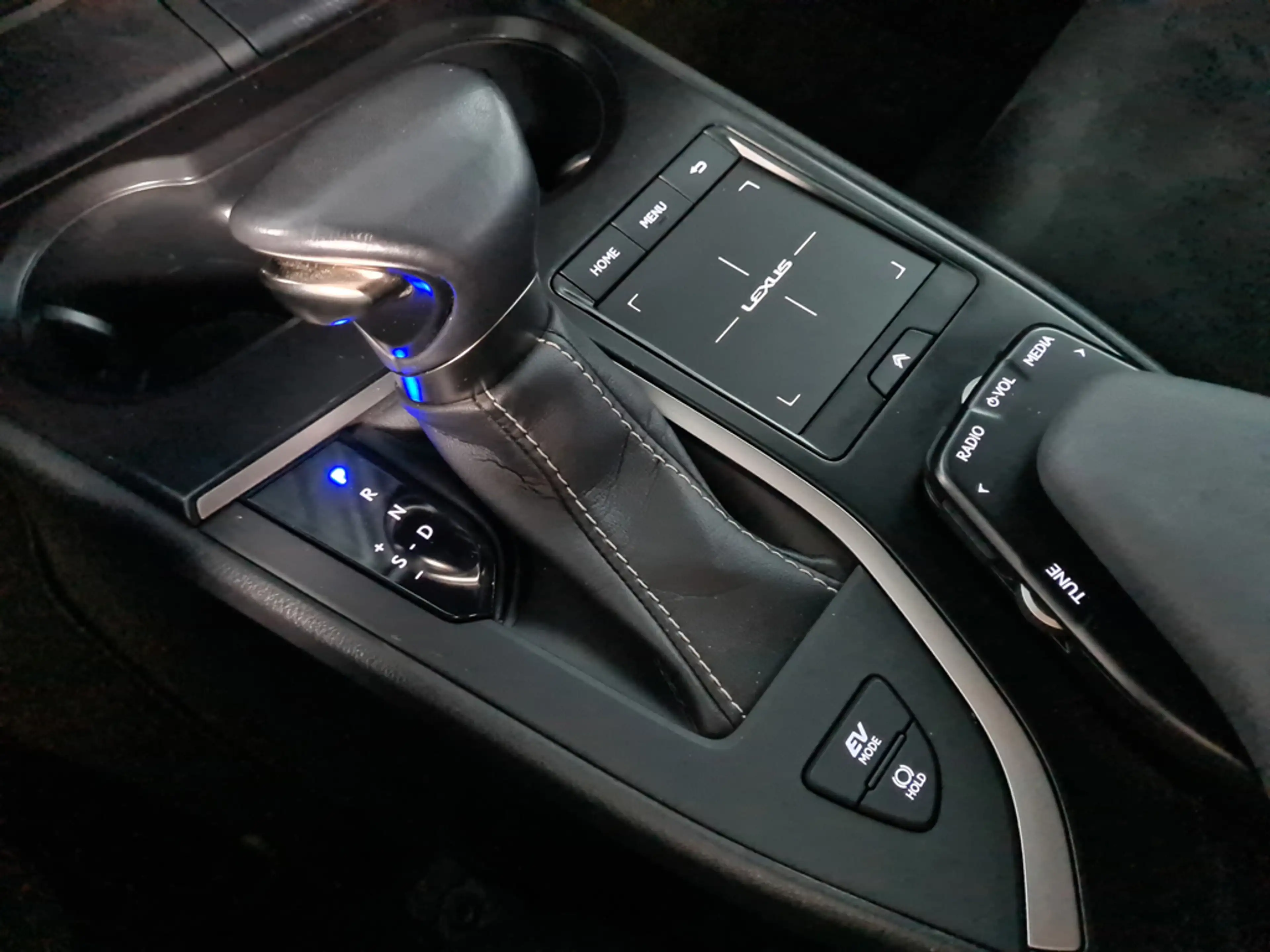 Lexus UX 250h 2.0 Style Edition Trekhaak/Stoel- & stuurverwarmin — photo 21