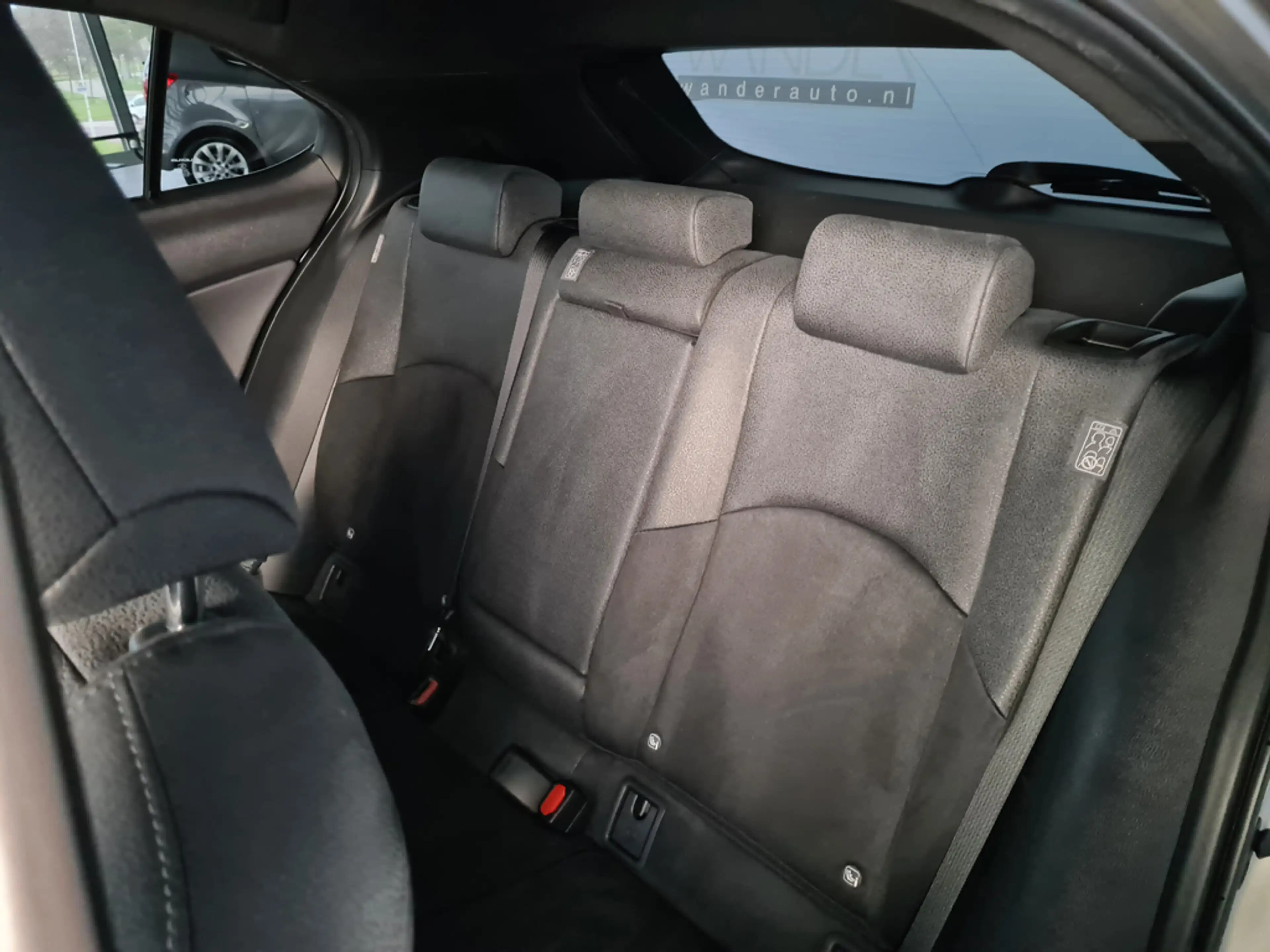 Lexus UX 250h 2.0 Style Edition Trekhaak/Stoel- & stuurverwarmin — photo 32