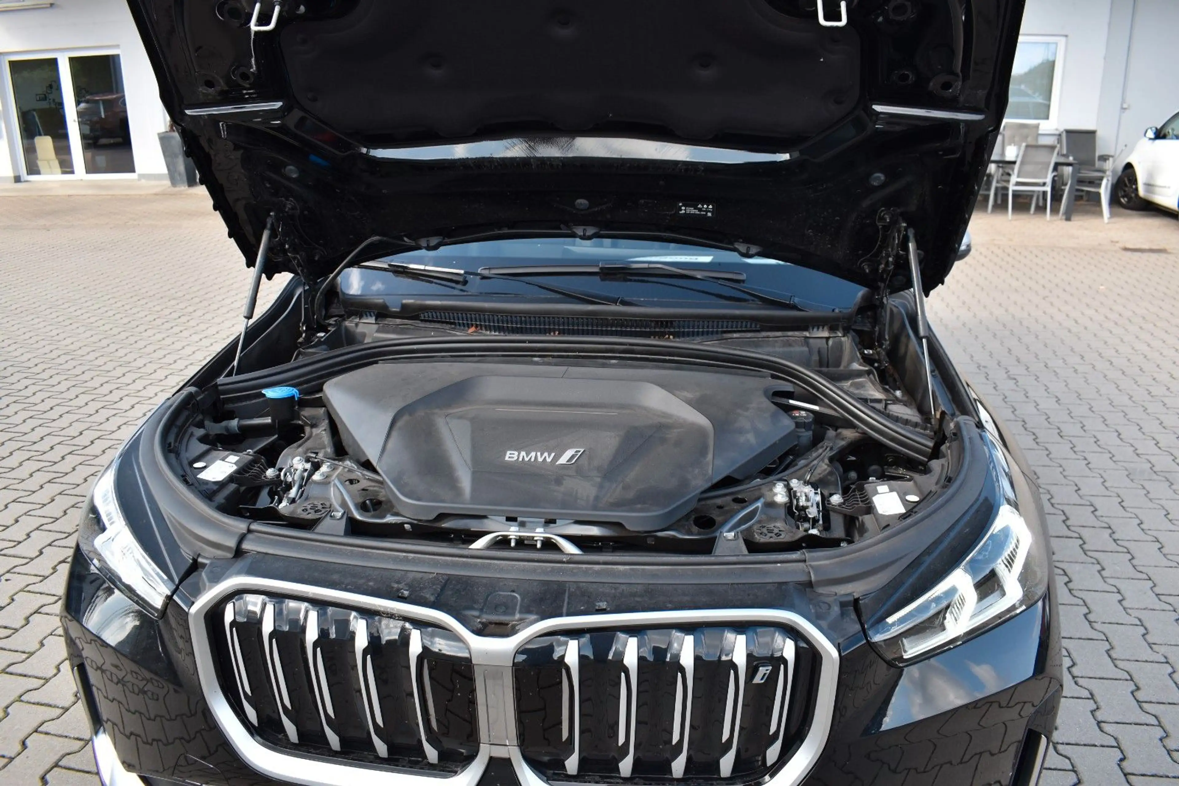 BMW iX1 xDrive30 xLine Navi Keyless Parking Assistan — photo 10