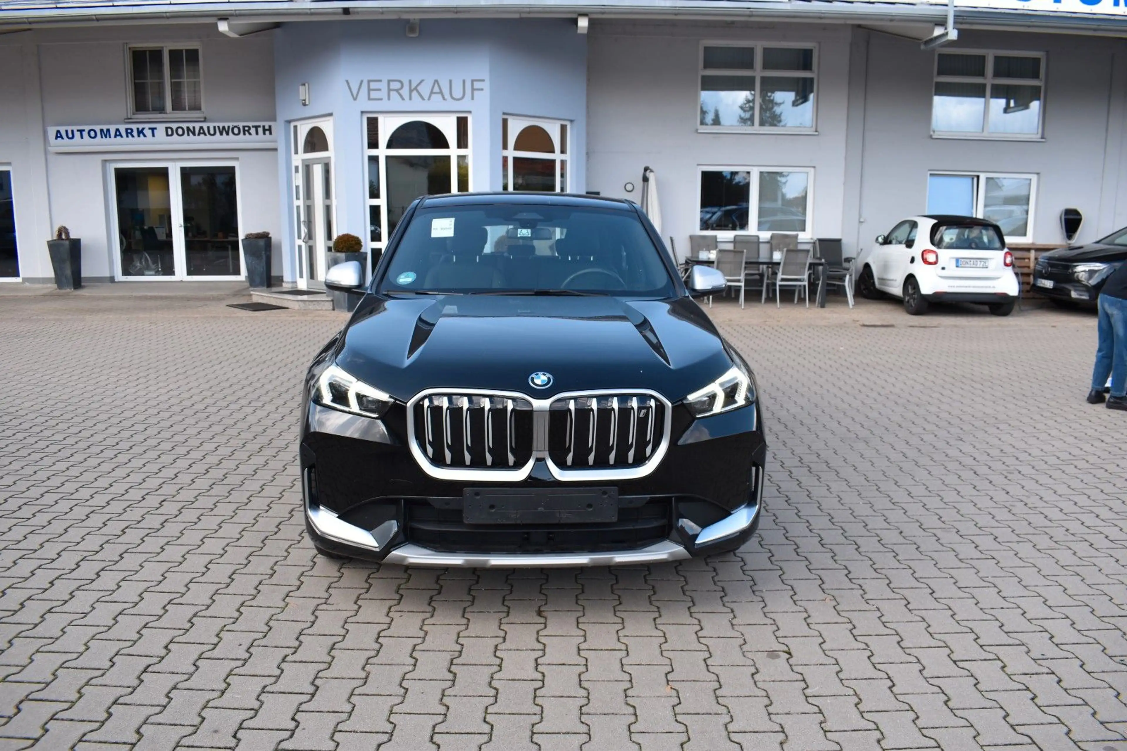 BMW iX1 xDrive30 xLine Navi Keyless Parking Assistan — photo 8