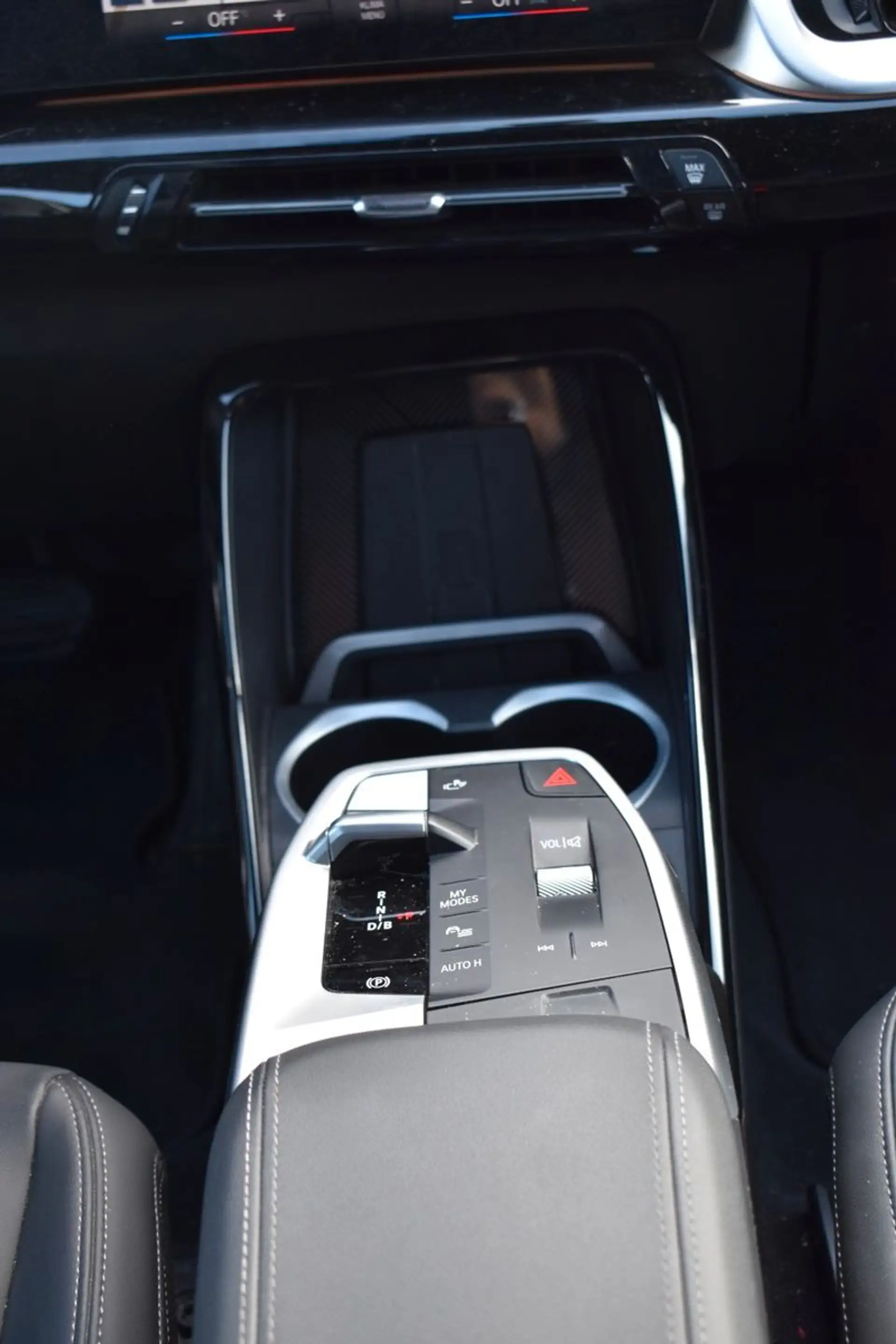 BMW iX1 xDrive30 xLine Navi Keyless Parking Assistan — photo 14