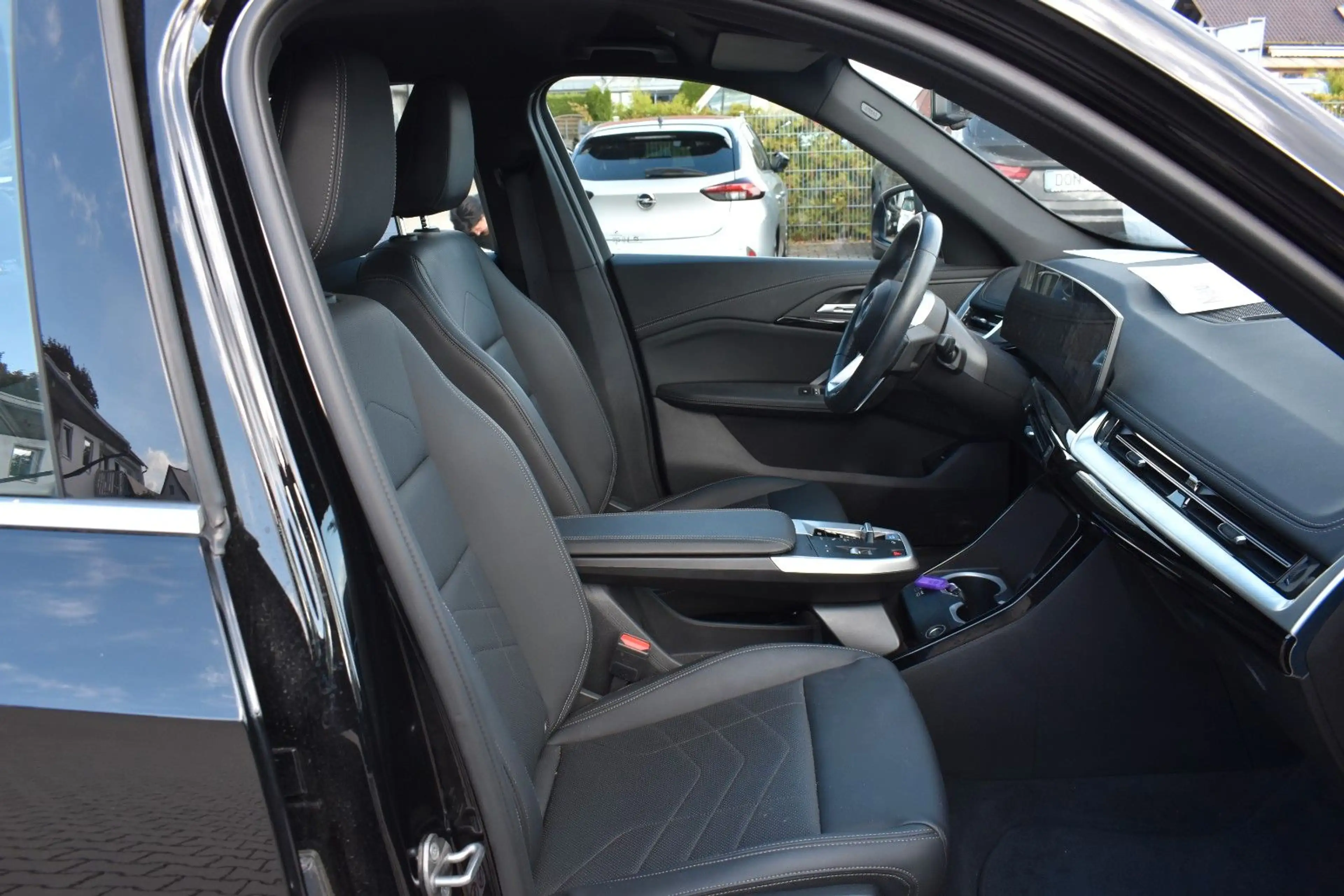 BMW iX1 xDrive30 xLine Navi Keyless Parking Assistan — photo 12