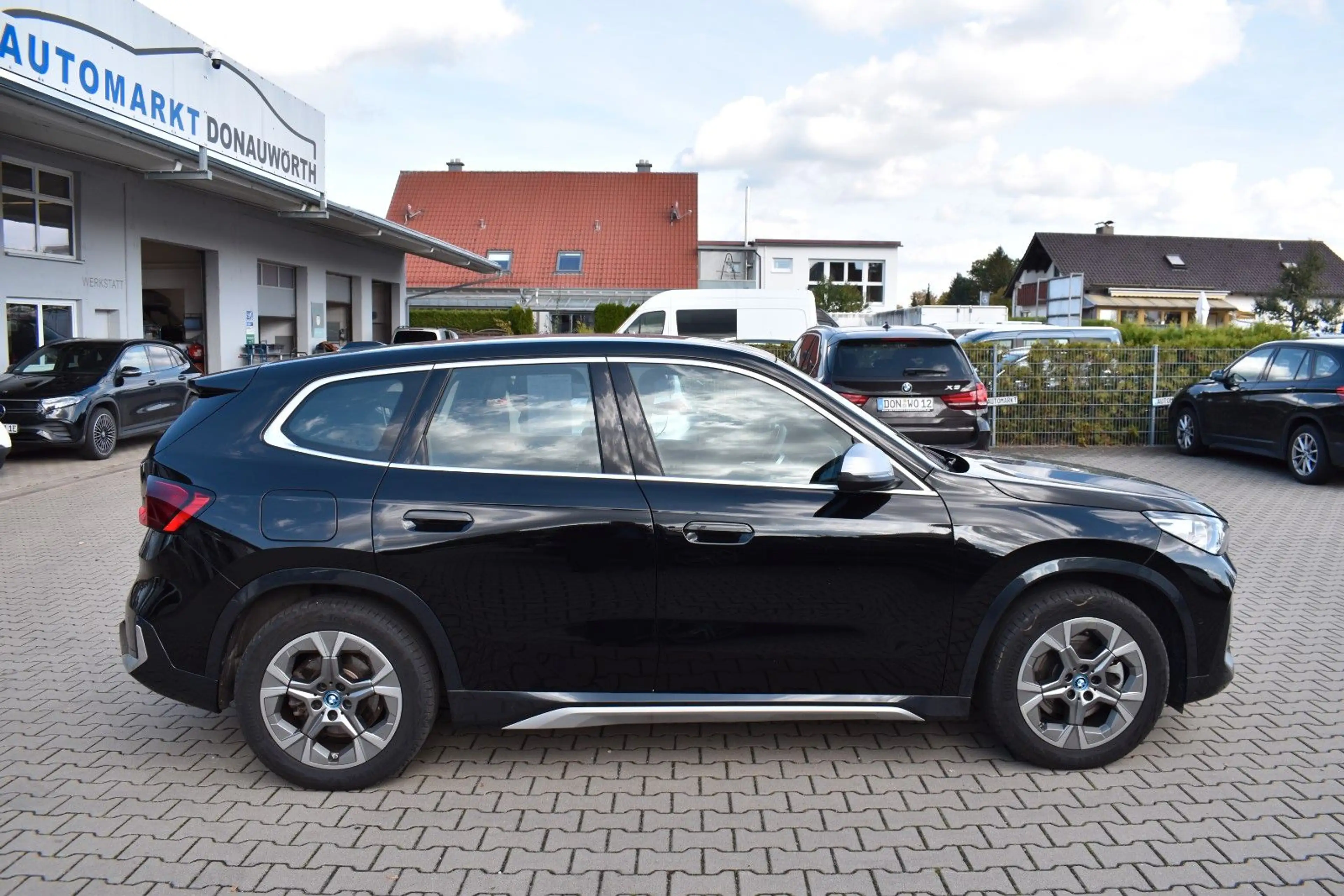 BMW iX1 xDrive30 xLine Navi Keyless Parking Assistan — photo 2