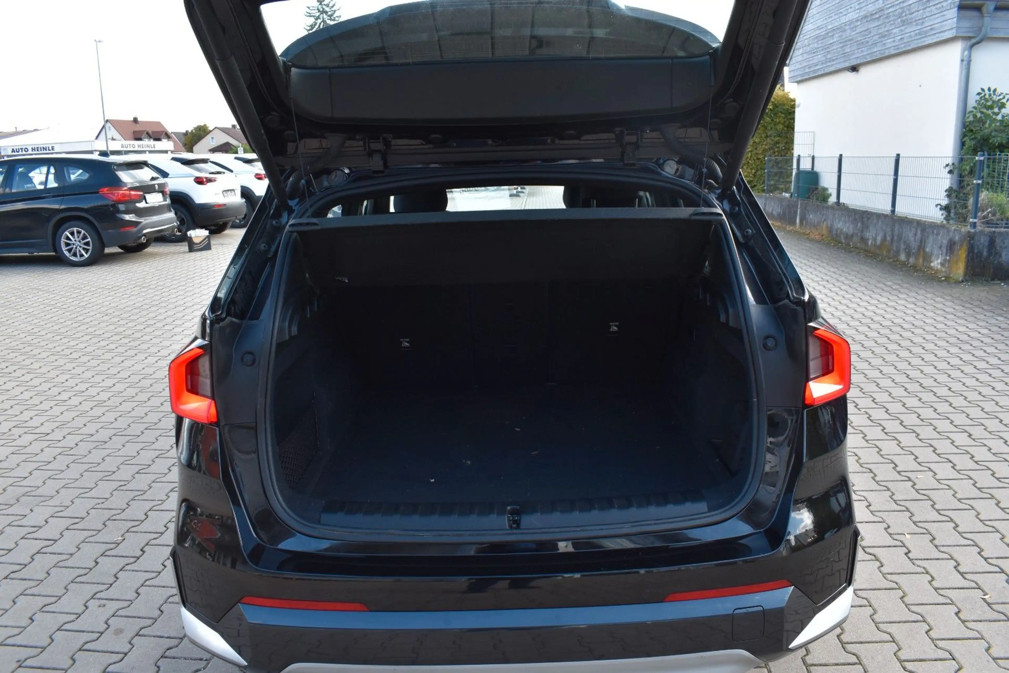 BMW iX1 xDrive30 xLine Navi Keyless Parking Assistan — photo 9