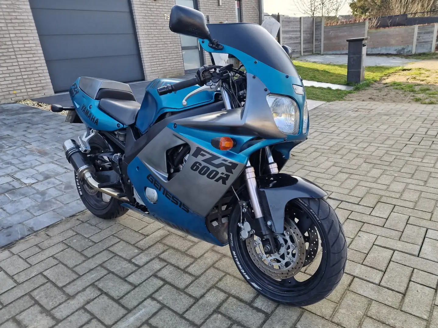 Yamaha FZR 600 Albastru - 1