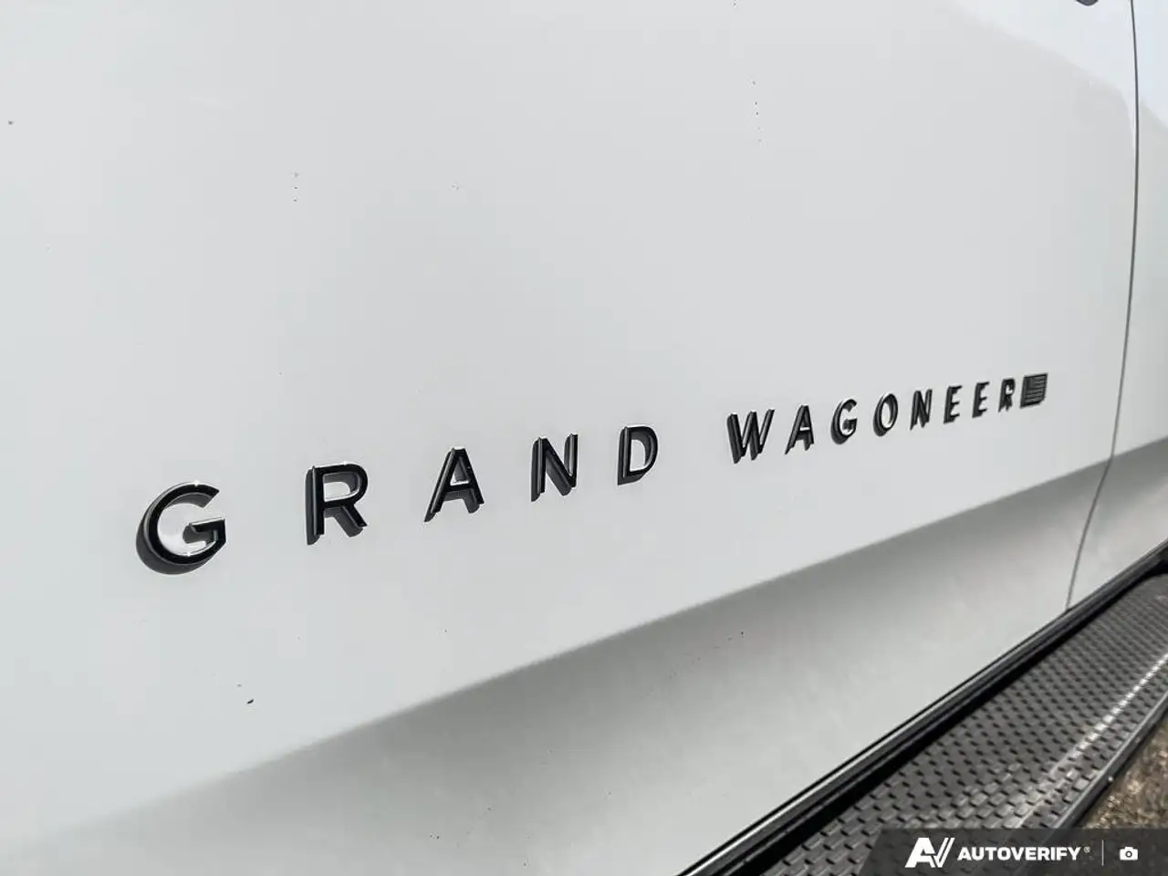 Jeep Grand Wagoneer снимка Jeep Grand Wagoneer