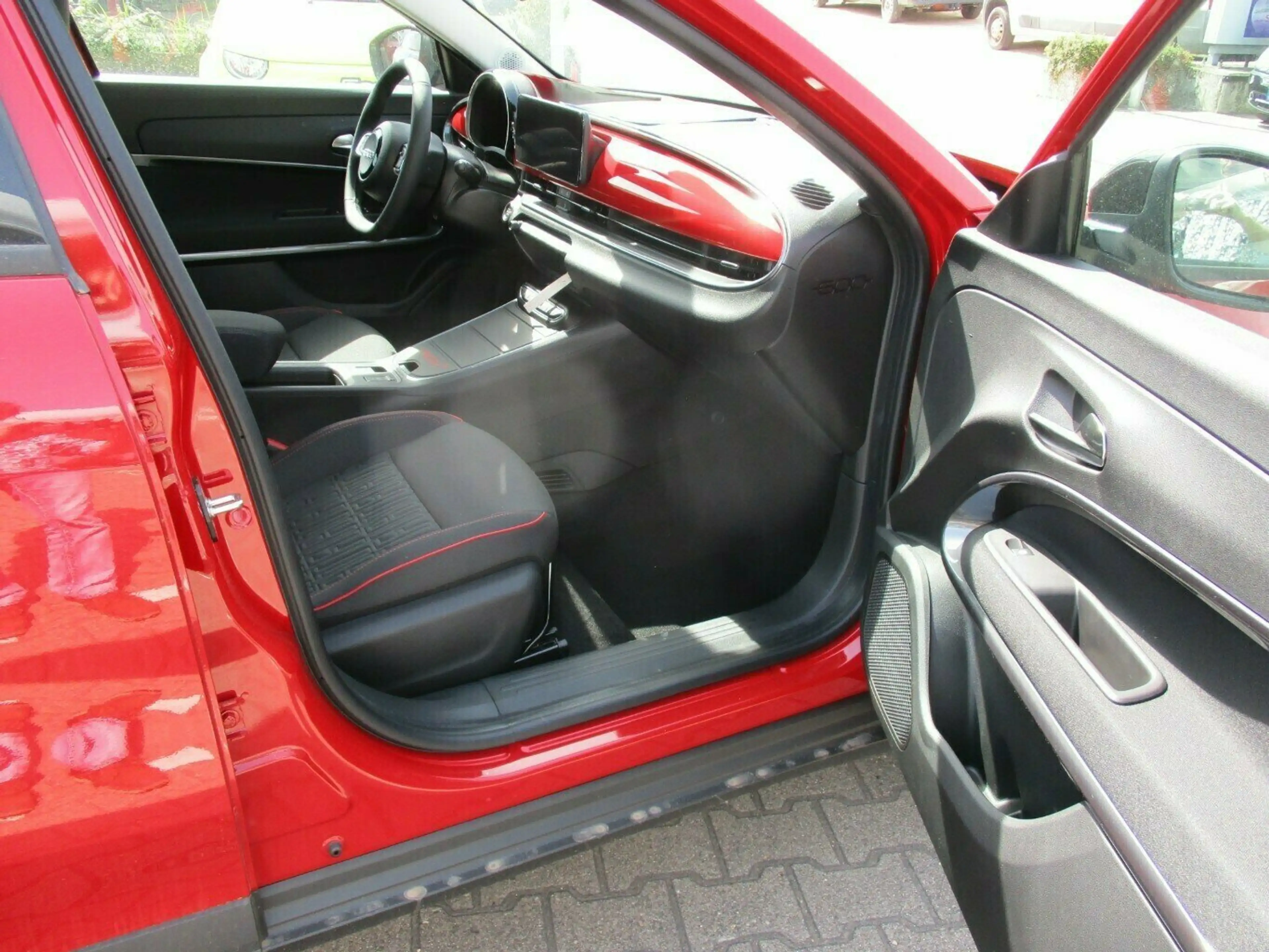 Fiat 600e Red — photo 4