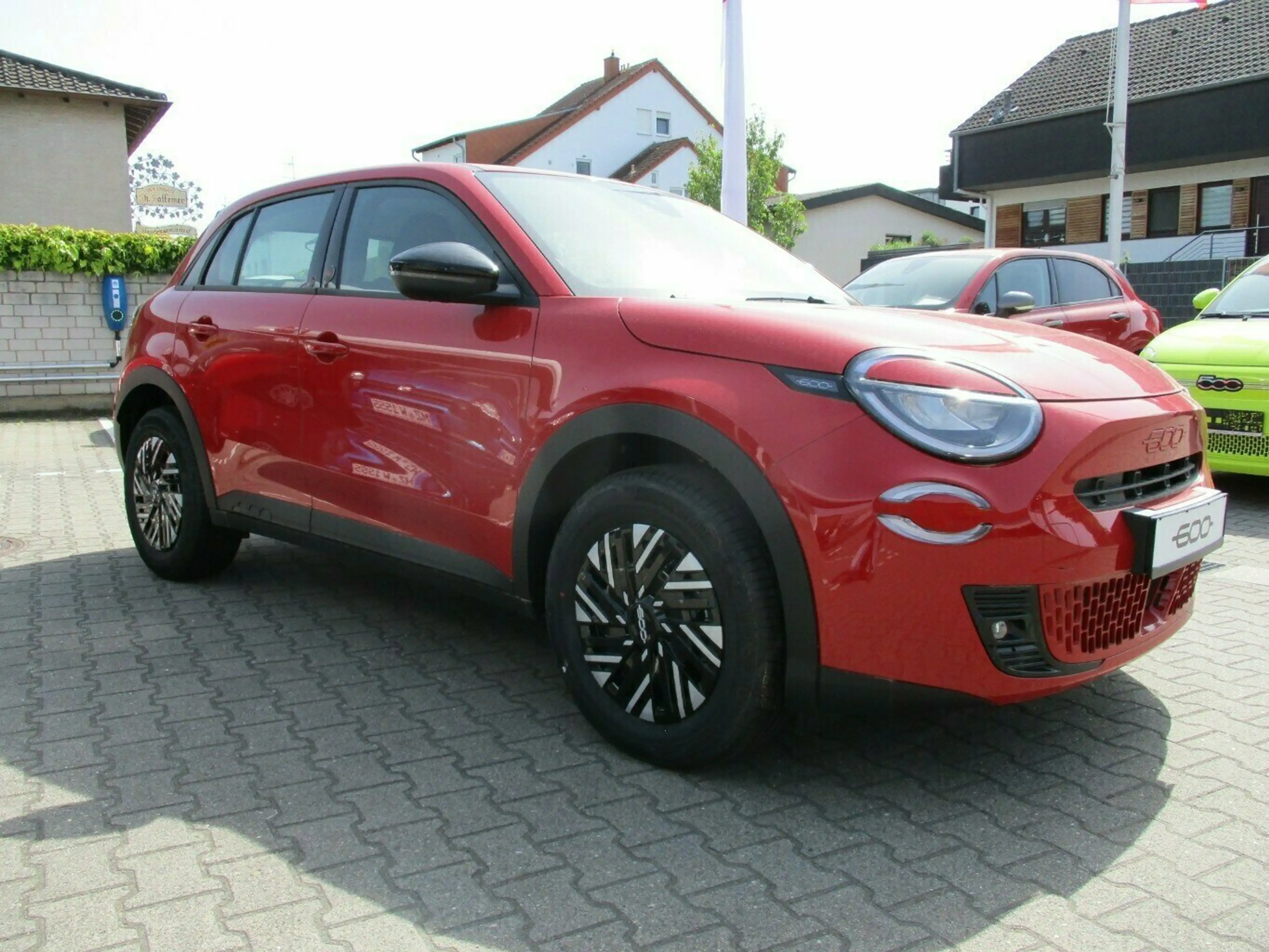 Fiat 600e Red — photo 3
