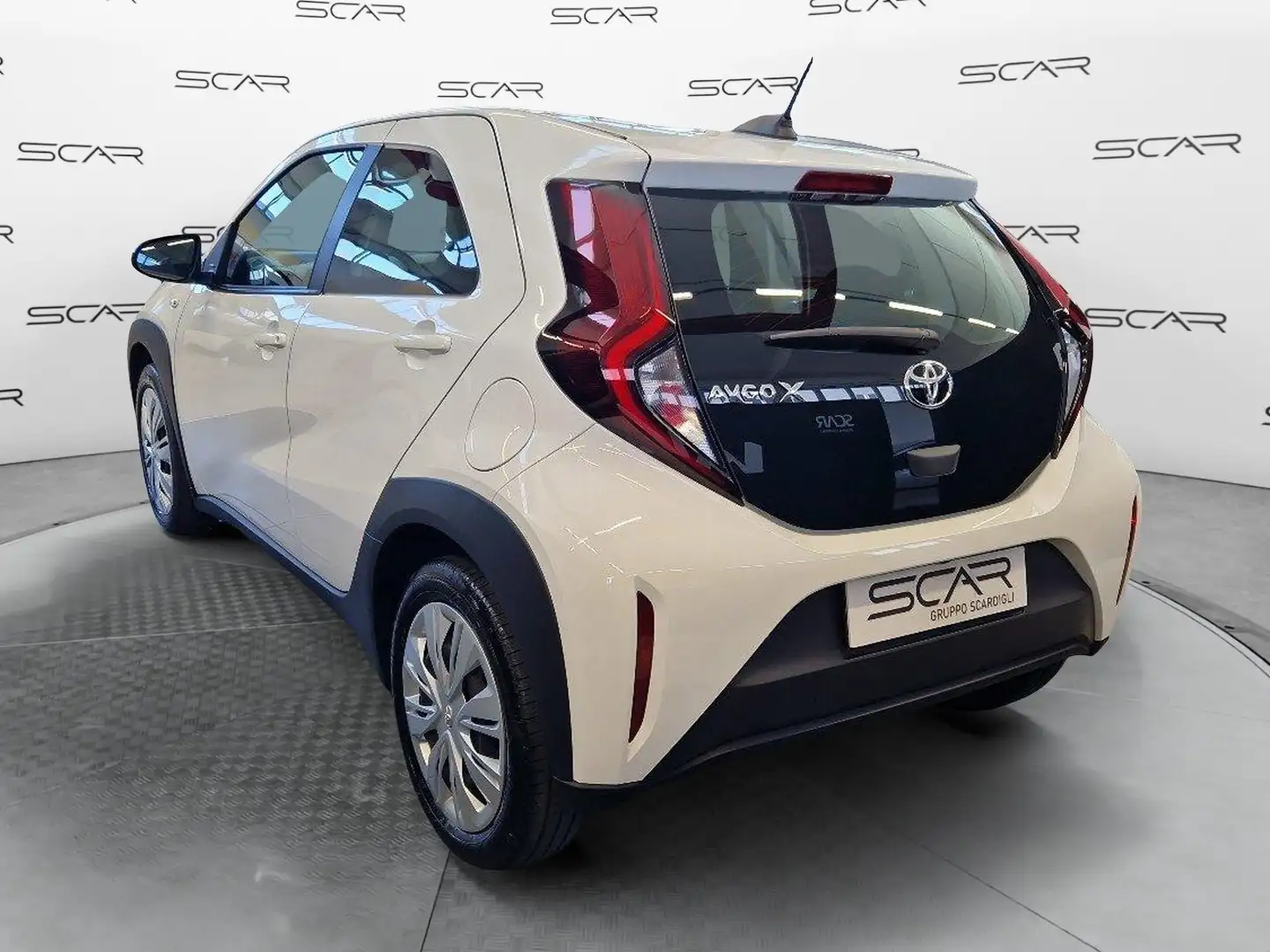 Toyota Aygo X 1.0 VVT-i 72 CV 5 porte Active S-CVT Bianco - 2