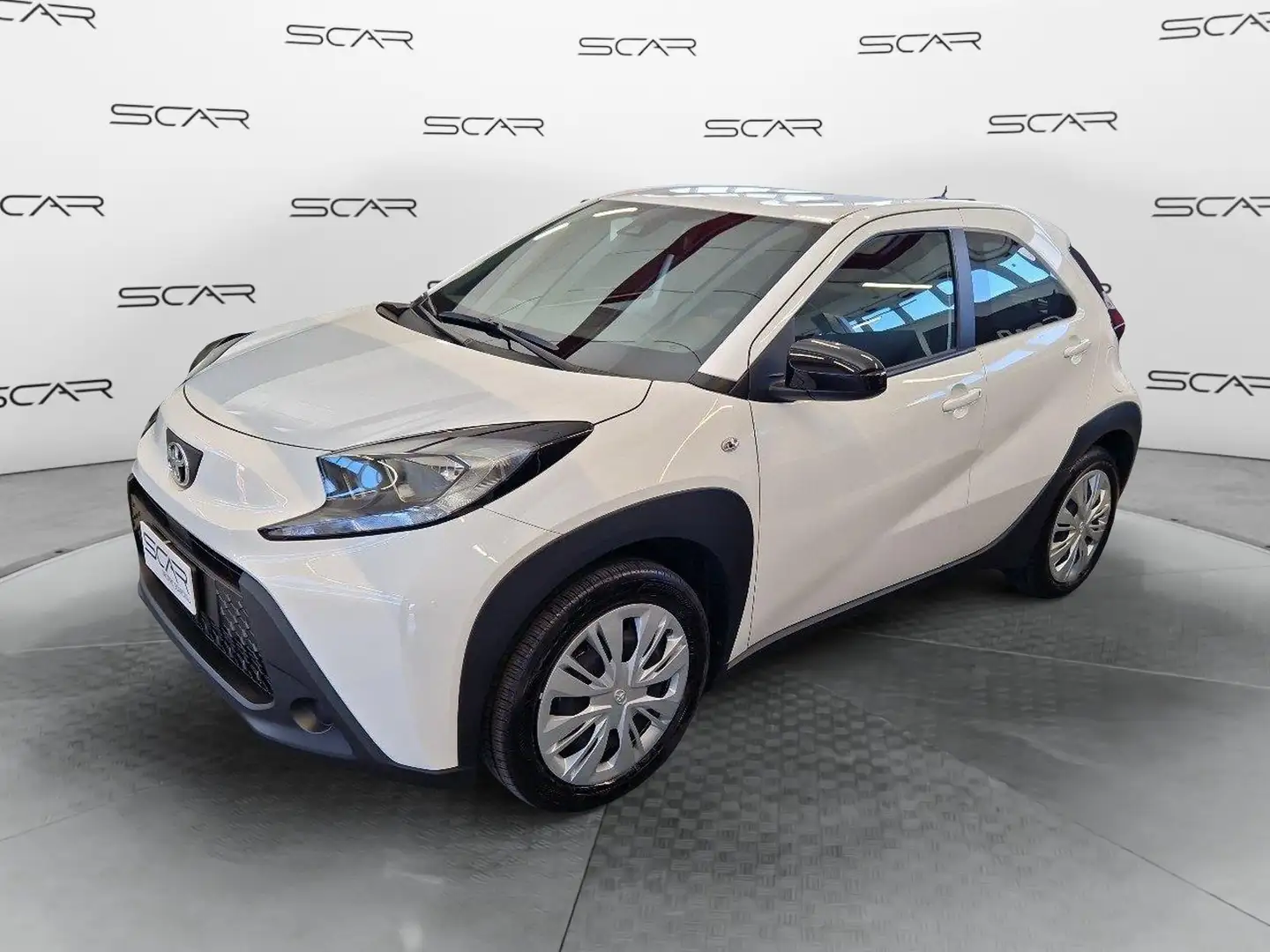 Toyota Aygo X 1.0 VVT-i 72 CV 5 porte Active S-CVT Bianco - 1