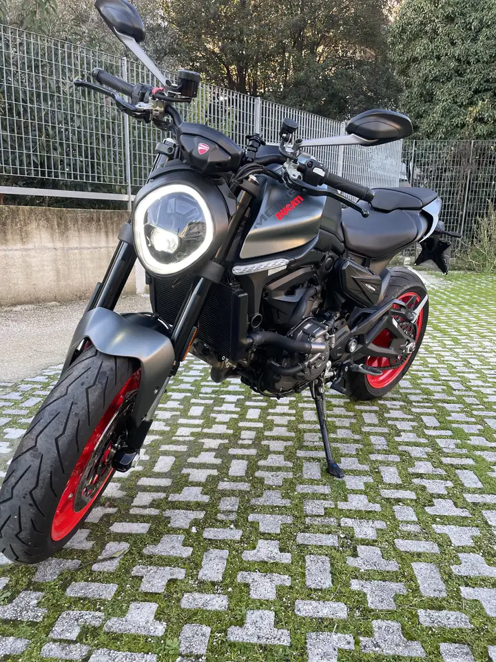 Ducati Monster 937