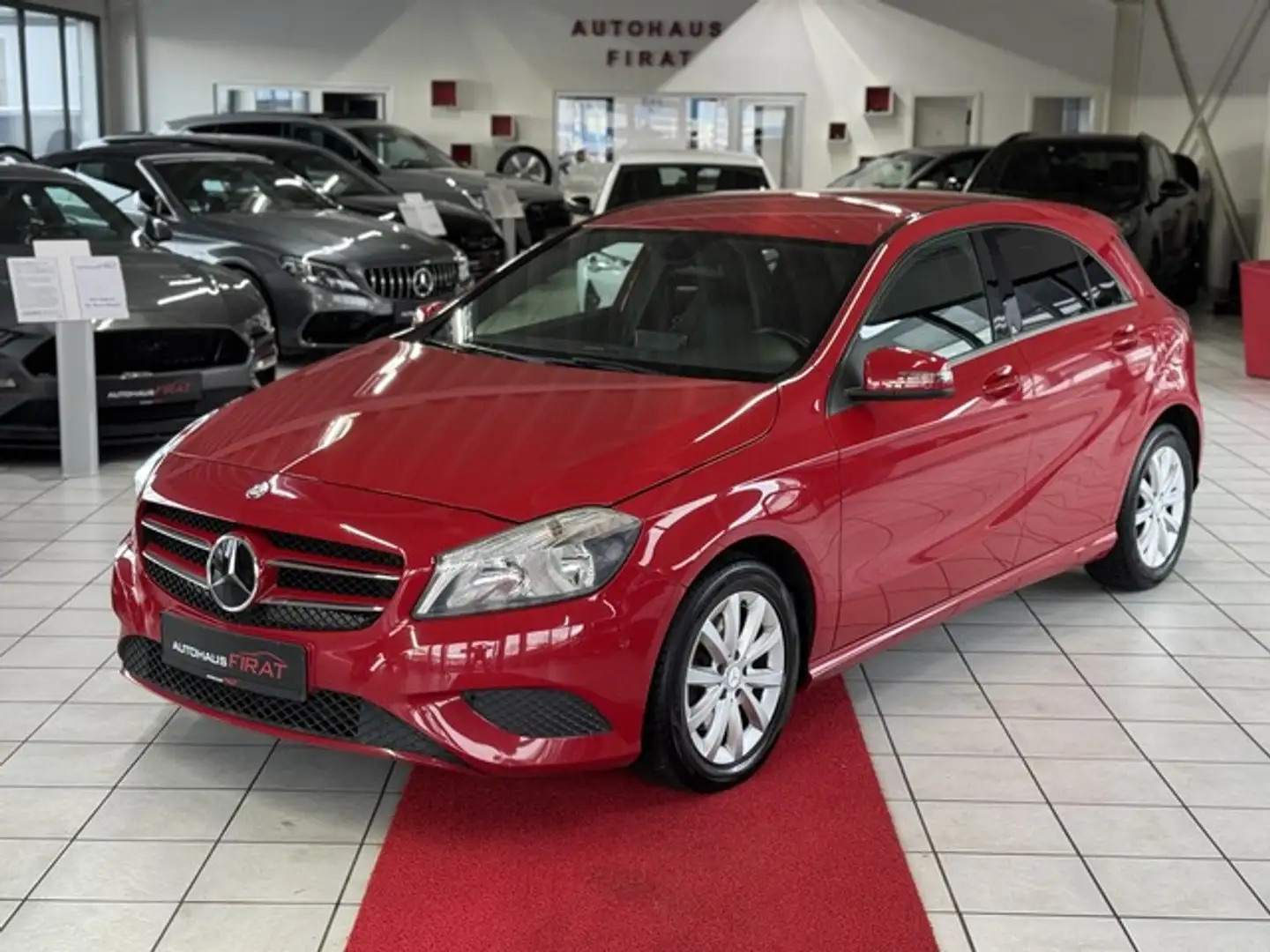 Mercedes-Benz A 180 BlueEfficiency Style Packet Rouge - 1