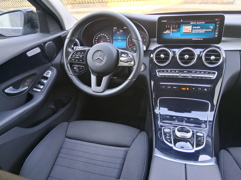 Mercedes-Benz C 220 d T Modell mit AVANTGARDE Motorhaube — photo 3