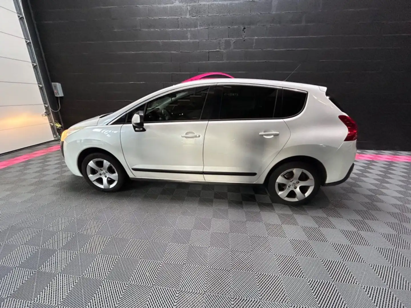 Peugeot 3008 1.6 HDi 16V 112ch FAP Premium Blanc - 2