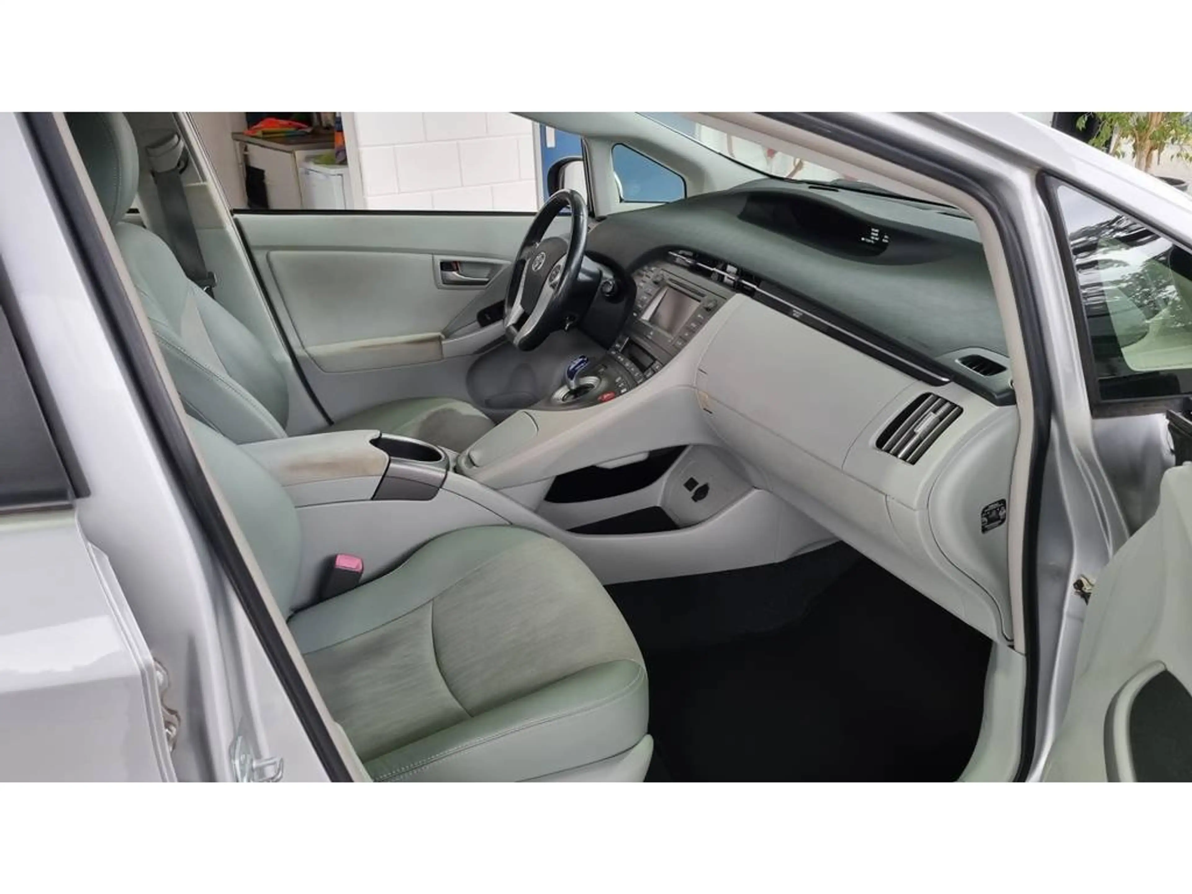 Toyota Prius 1.8 Dynamic Business | JBL | Keyless entry | Navi — photo 22