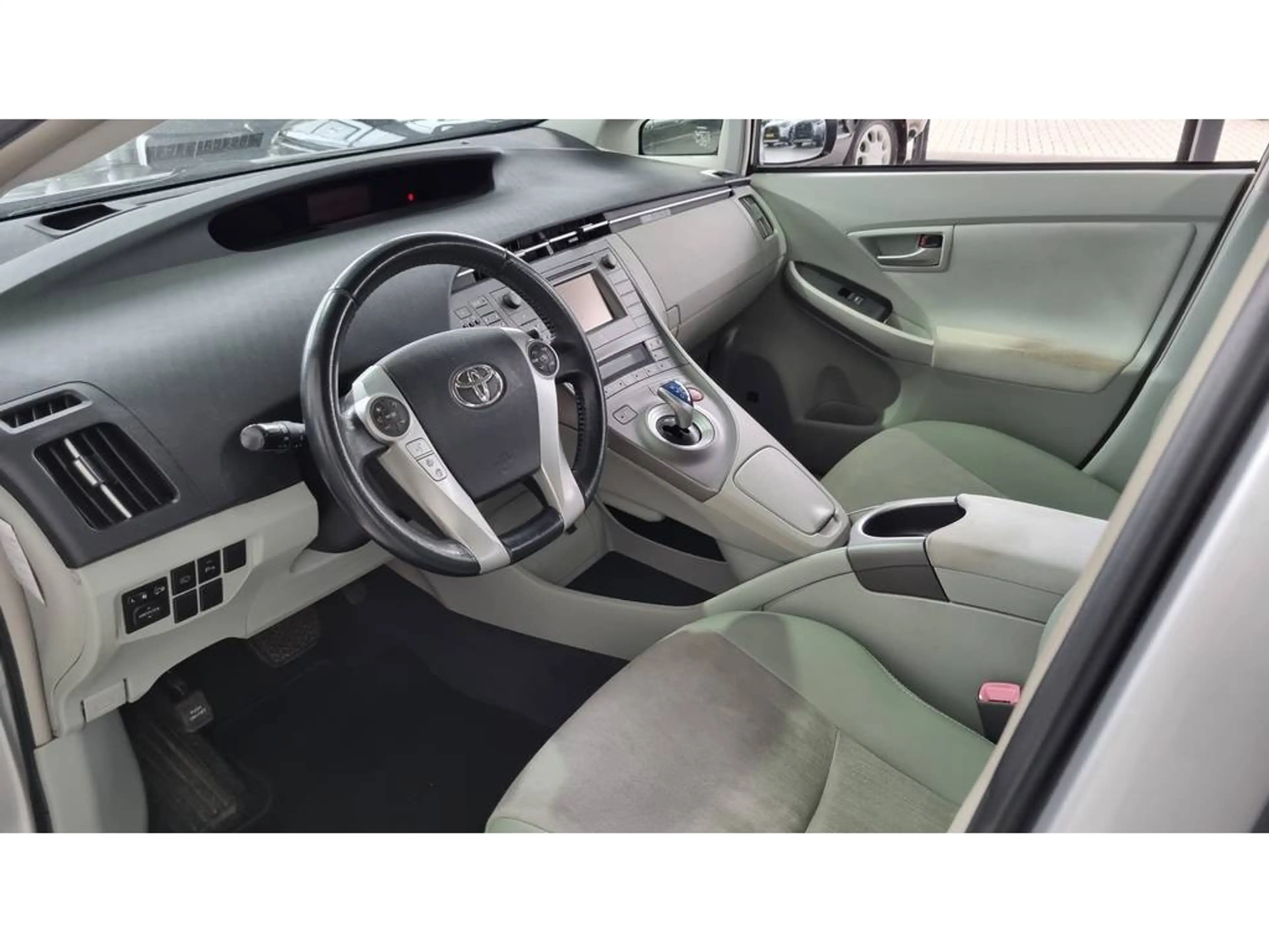 Toyota Prius 1.8 Dynamic Business | JBL | Keyless entry | Navi — photo 8
