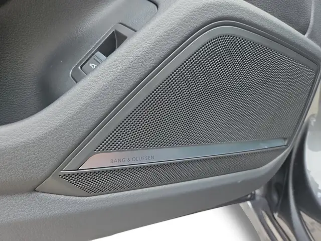 Audi S6 view 11