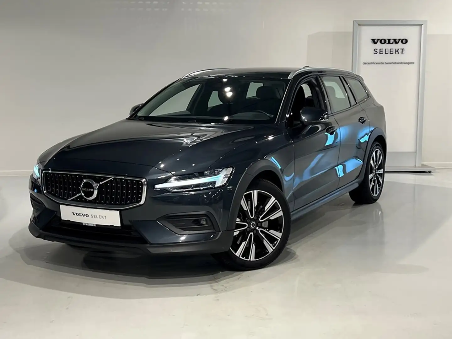 Volvo V60 Cross Country D3 AWD Automaat Grijs - 1