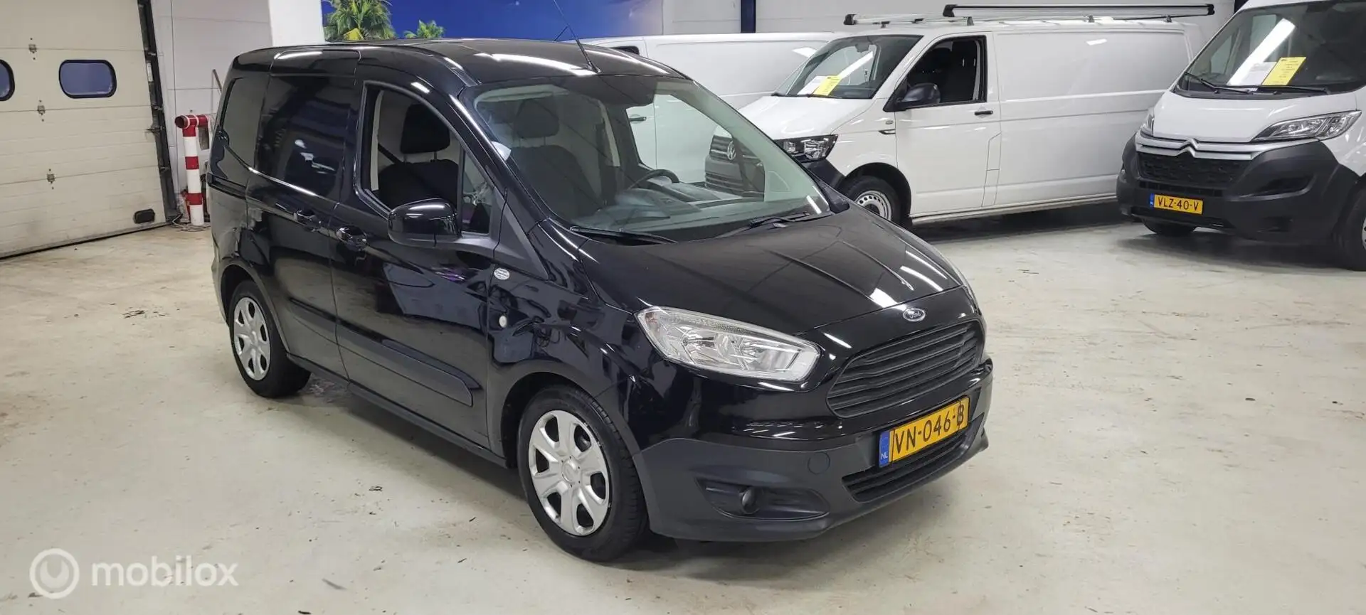 Ford Transit Courier 1.5 TDCI Ambiente Zwart - 1