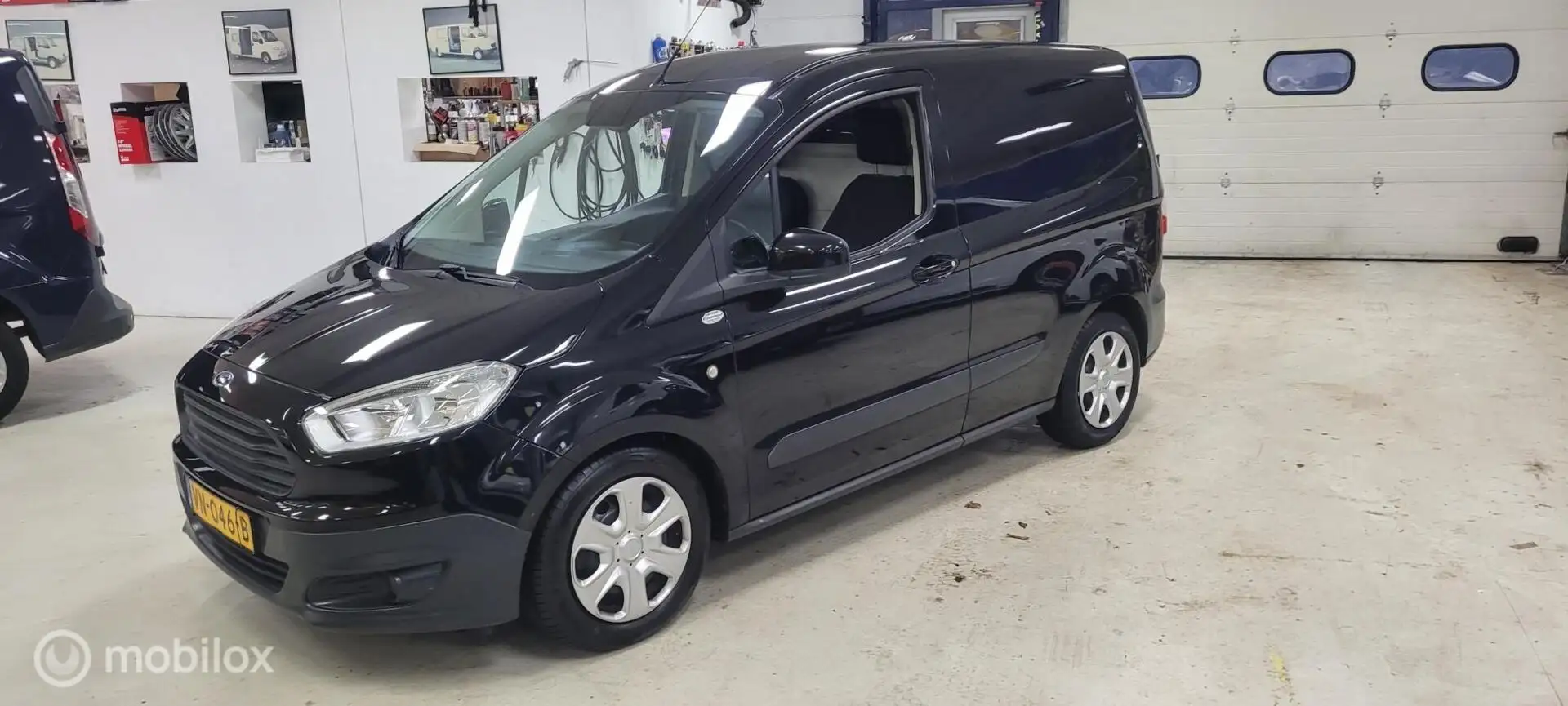Ford Transit Courier 1.5 TDCI Ambiente Zwart - 2