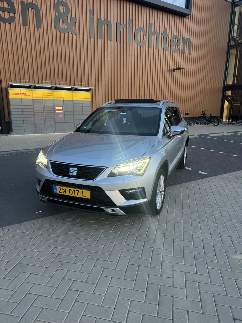 SEAT Ateca 1.5 TSI Xc businesolution bijna full options Grijs - 1
