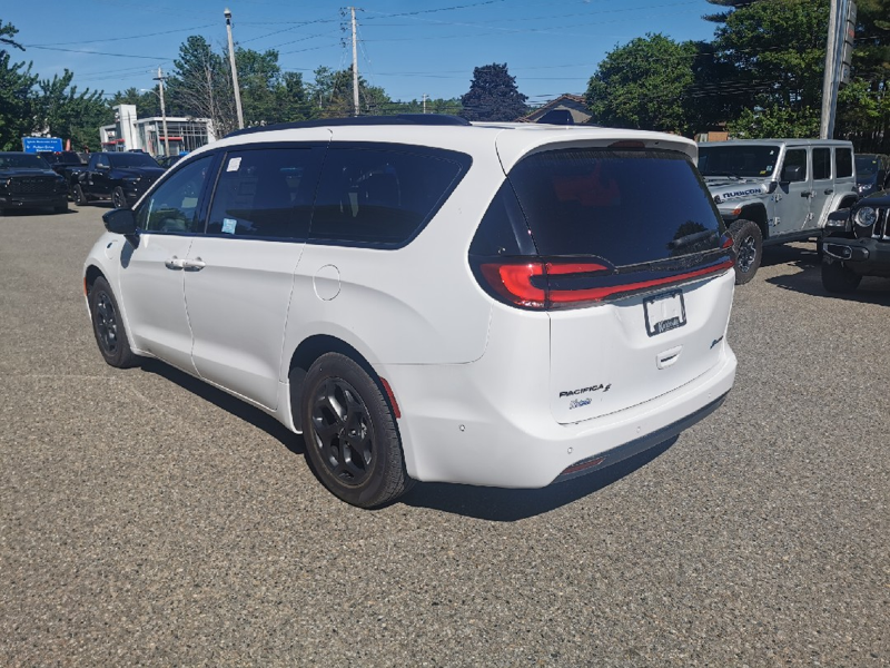 2024 Chrysler Pacifica Hybrid