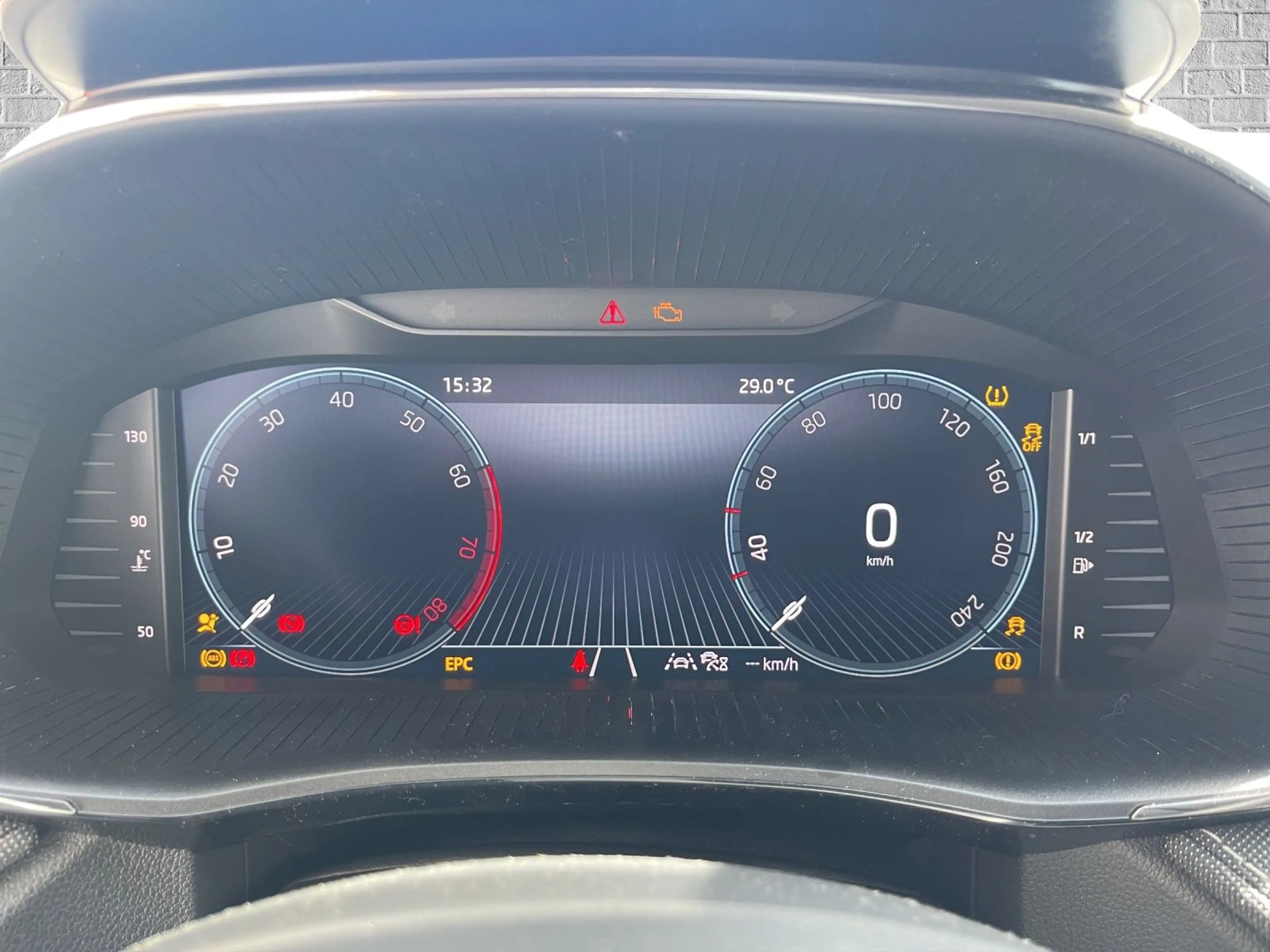 Skoda Fabia 1.0 TSI Schaltgetriebe - Balance — photo 12