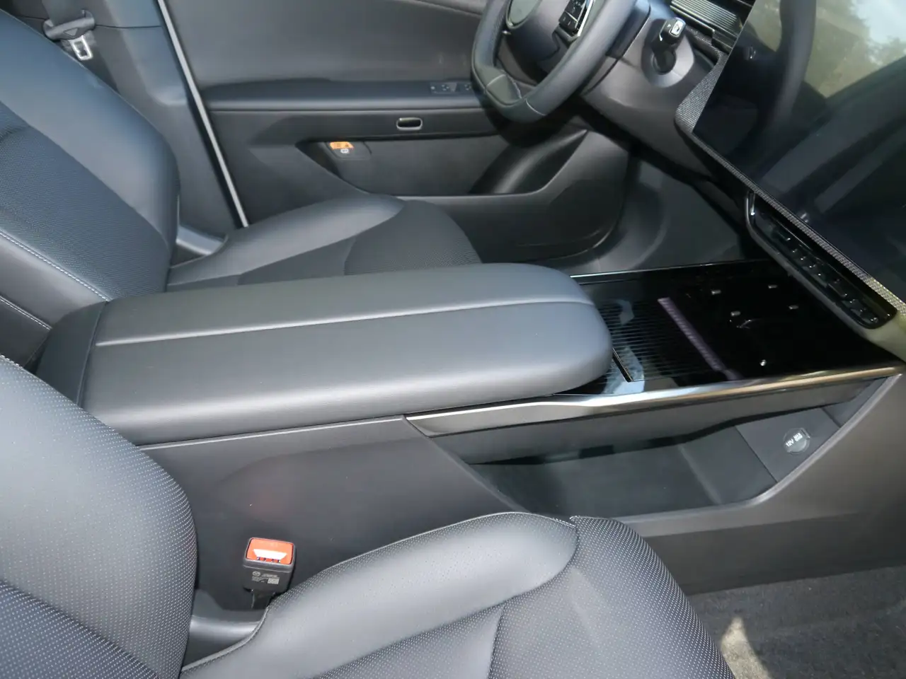 Mazda CX-6e Takumi bis zu 464 Kilometer 26,45 Zoll großes Infotainment-Display bietet bis zu 1434 Liter, миниатюра 22