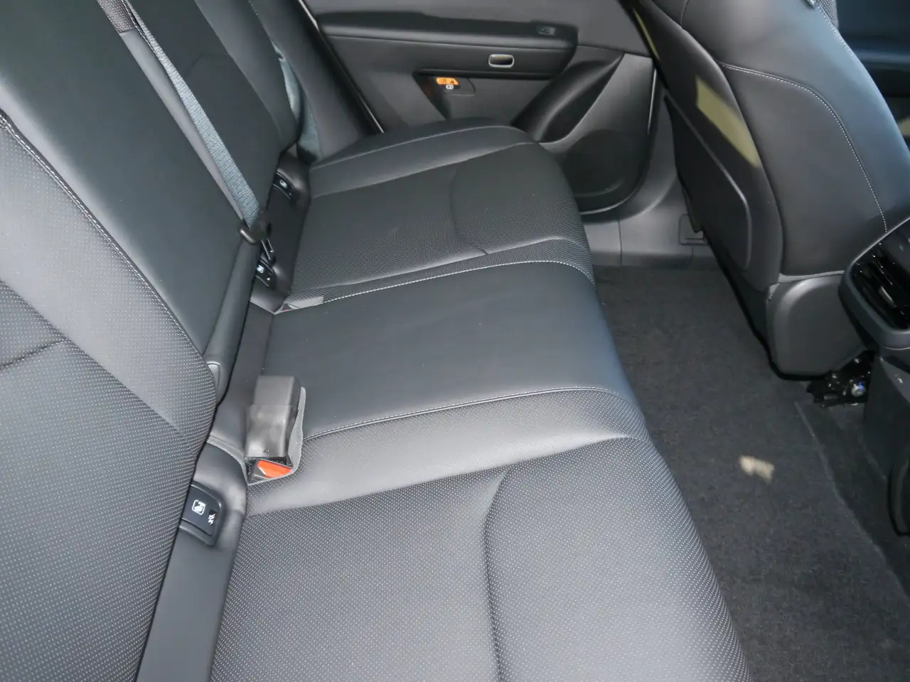 Mazda CX-6e Takumi bis zu 464 Kilometer 26,45 Zoll großes Infotainment-Display bietet bis zu 1434 Liter, миниатюра 18
