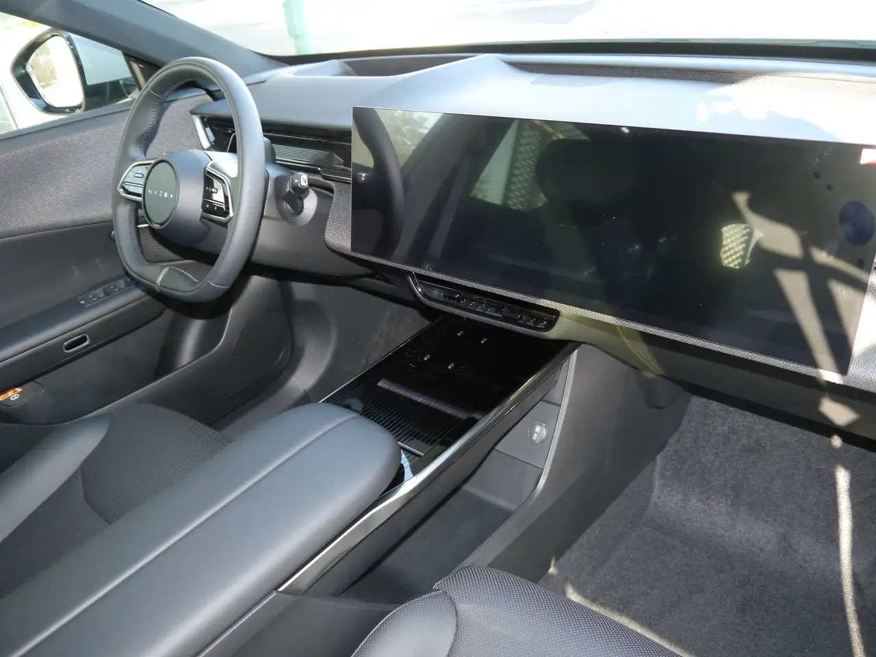 Mazda CX-6e Takumi bis zu 464 Kilometer 26,45 Zoll großes Infotainment-Display bietet bis zu 1434 Liter, миниатюра 14