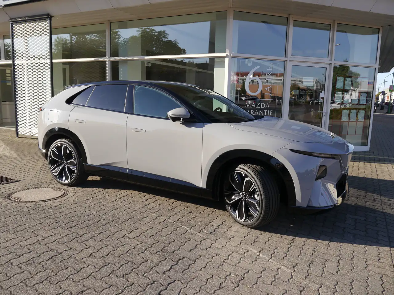 Mazda CX-6e Takumi bis zu 464 Kilometer 26,45 Zoll großes Infotainment-Display bietet bis zu 1434 Liter, миниатюра 11