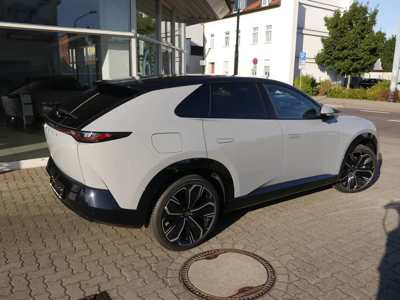 Mazda CX-6e Takumi bis zu 464 Kilometer 26,45 Zoll großes Infotainment-Display bietet bis zu 1434 Liter, миниатюра 7