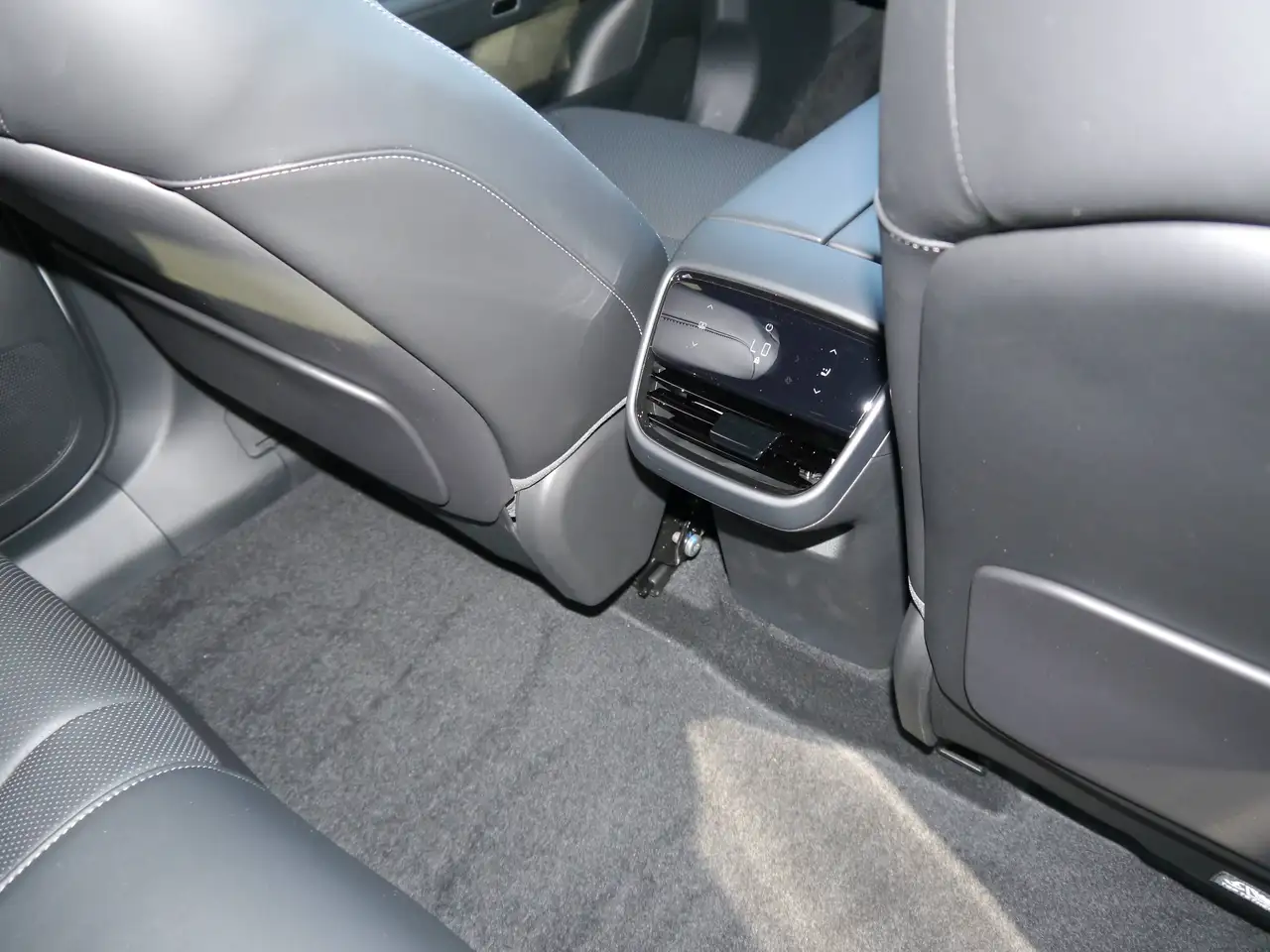 Mazda CX-6e Takumi bis zu 464 Kilometer 26,45 Zoll großes Infotainment-Display bietet bis zu 1434 Liter, миниатюра 29
