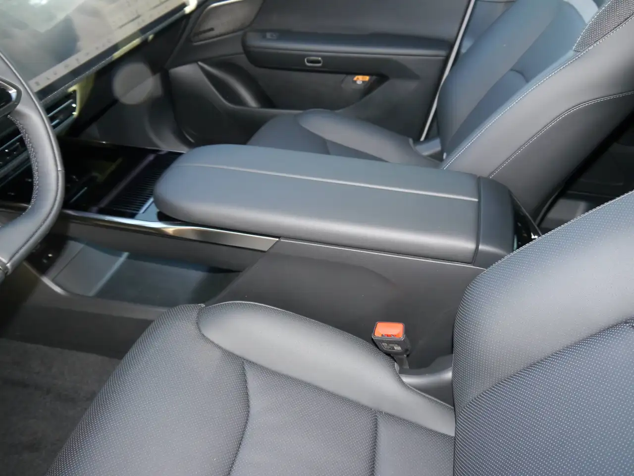 Mazda CX-6e Takumi bis zu 464 Kilometer 26,45 Zoll großes Infotainment-Display bietet bis zu 1434 Liter, миниатюра 15